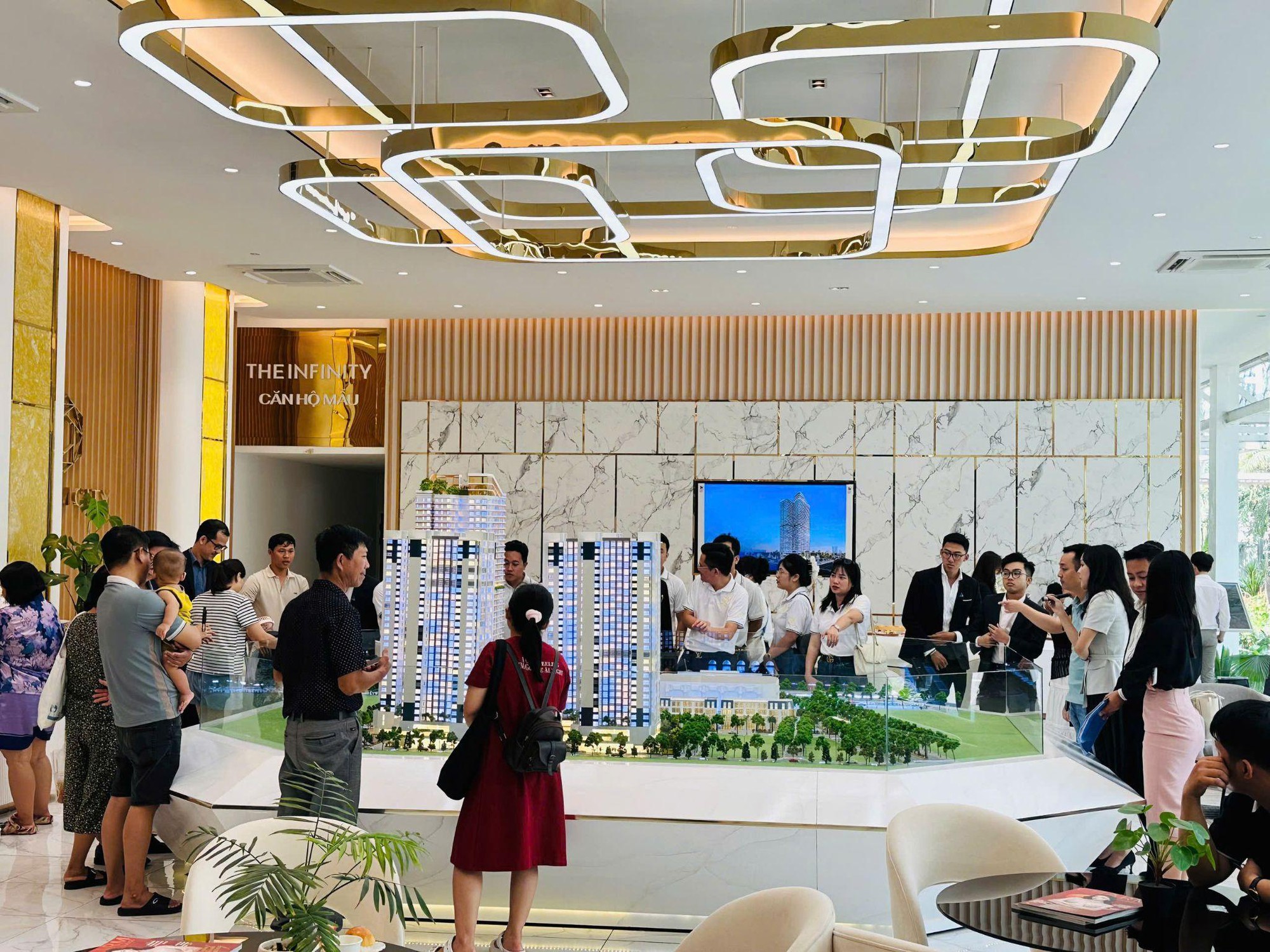 Chủ đầu tư The Infinity tặng căn hộ cho khách hàng- Ảnh 2.