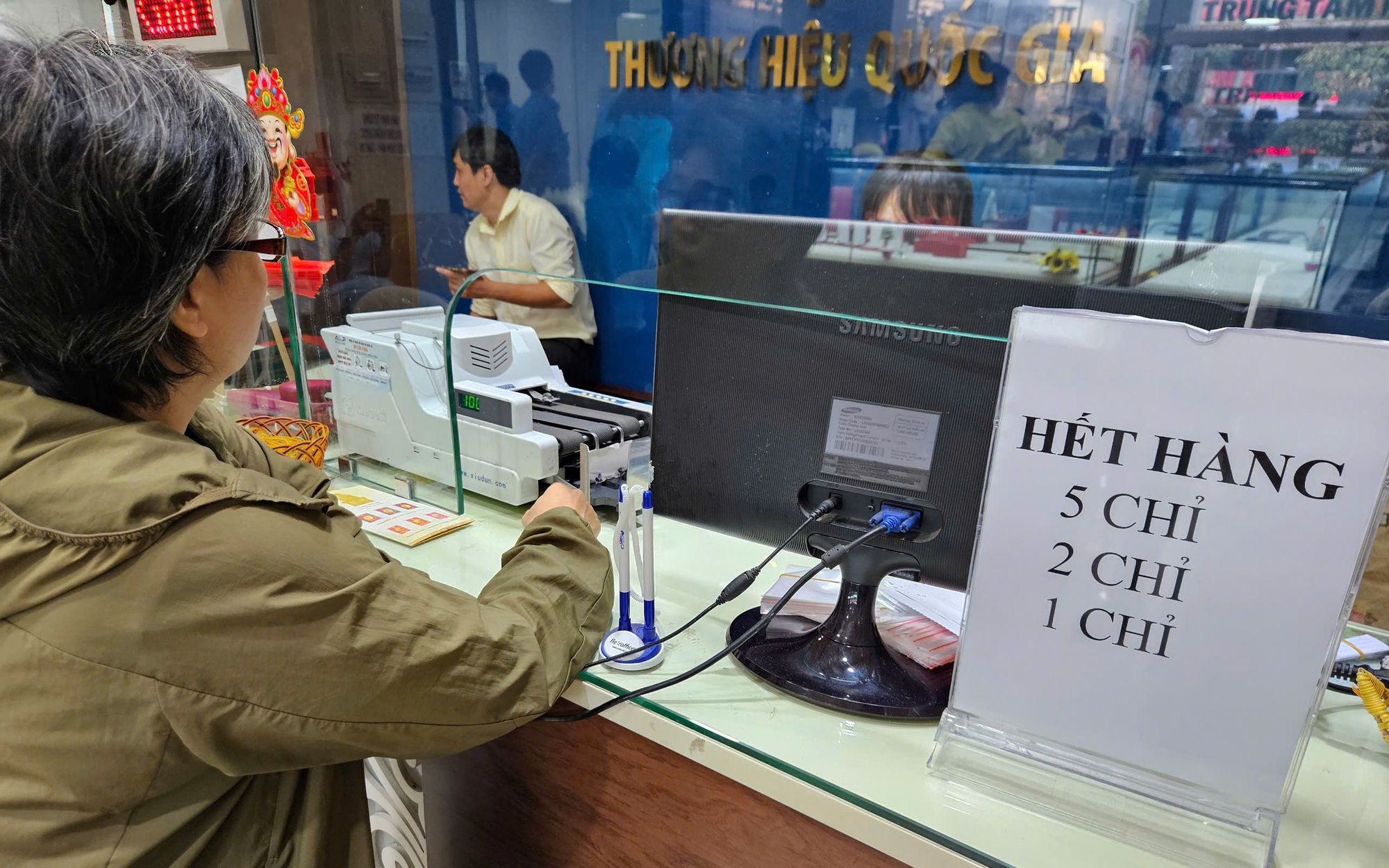 S&aacute;ng 22-4, gi&aacute; v&agrave;ng miếng SJC, v&agrave;ng nhẫn l&ecirc;n mốc cao chưa từng c&oacute;- Ảnh 1.
