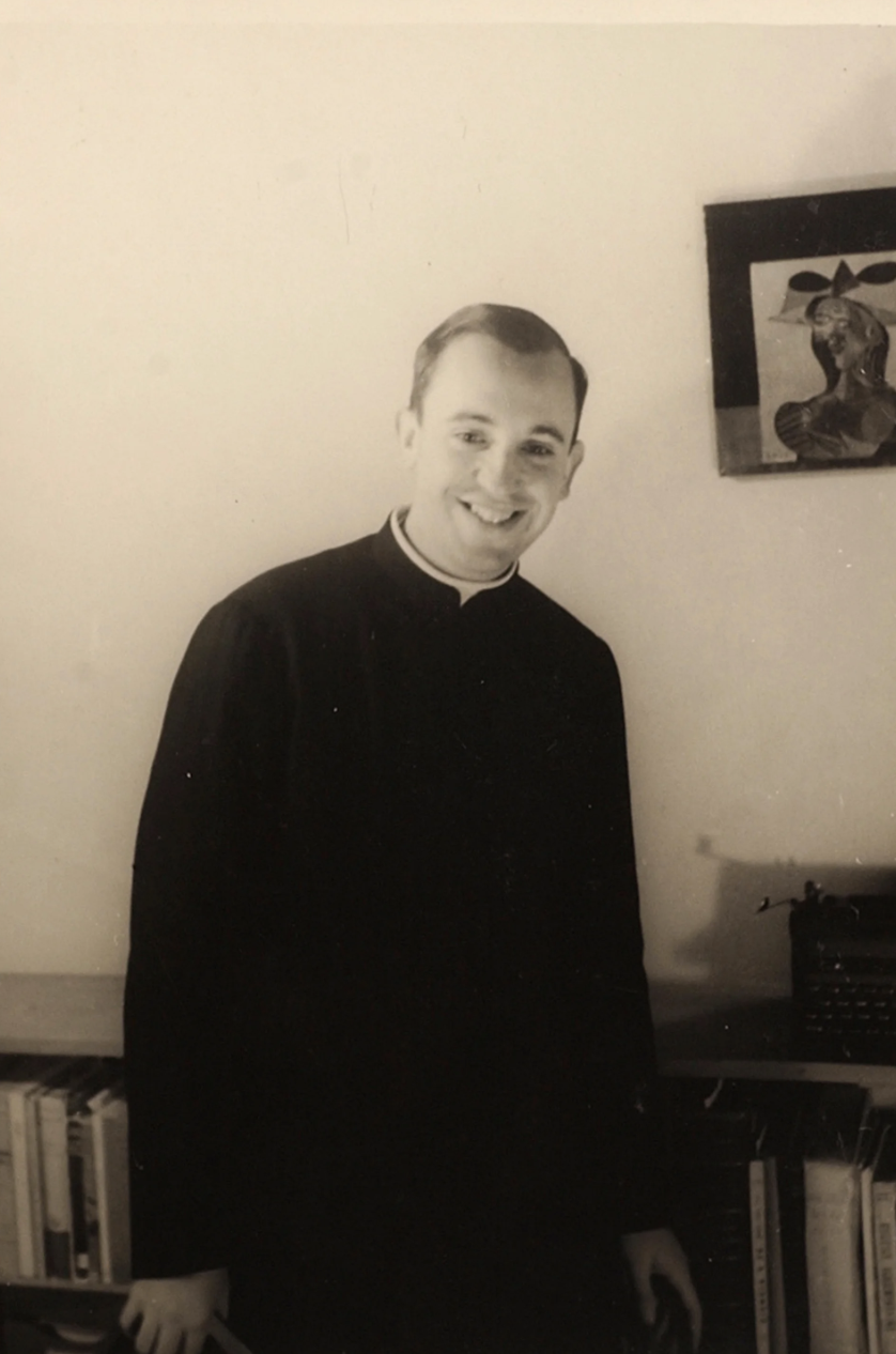 Gi&aacute;o ho&agrave;ng Jorge Mario Bergoglio tại trường El Salvador v&agrave;o năm 1966, nơi &ocirc;ng dạy văn học v&agrave; t&acirc;m l&yacute; học ở Buenos Aires &ndash; Argentina. Ảnh: AP