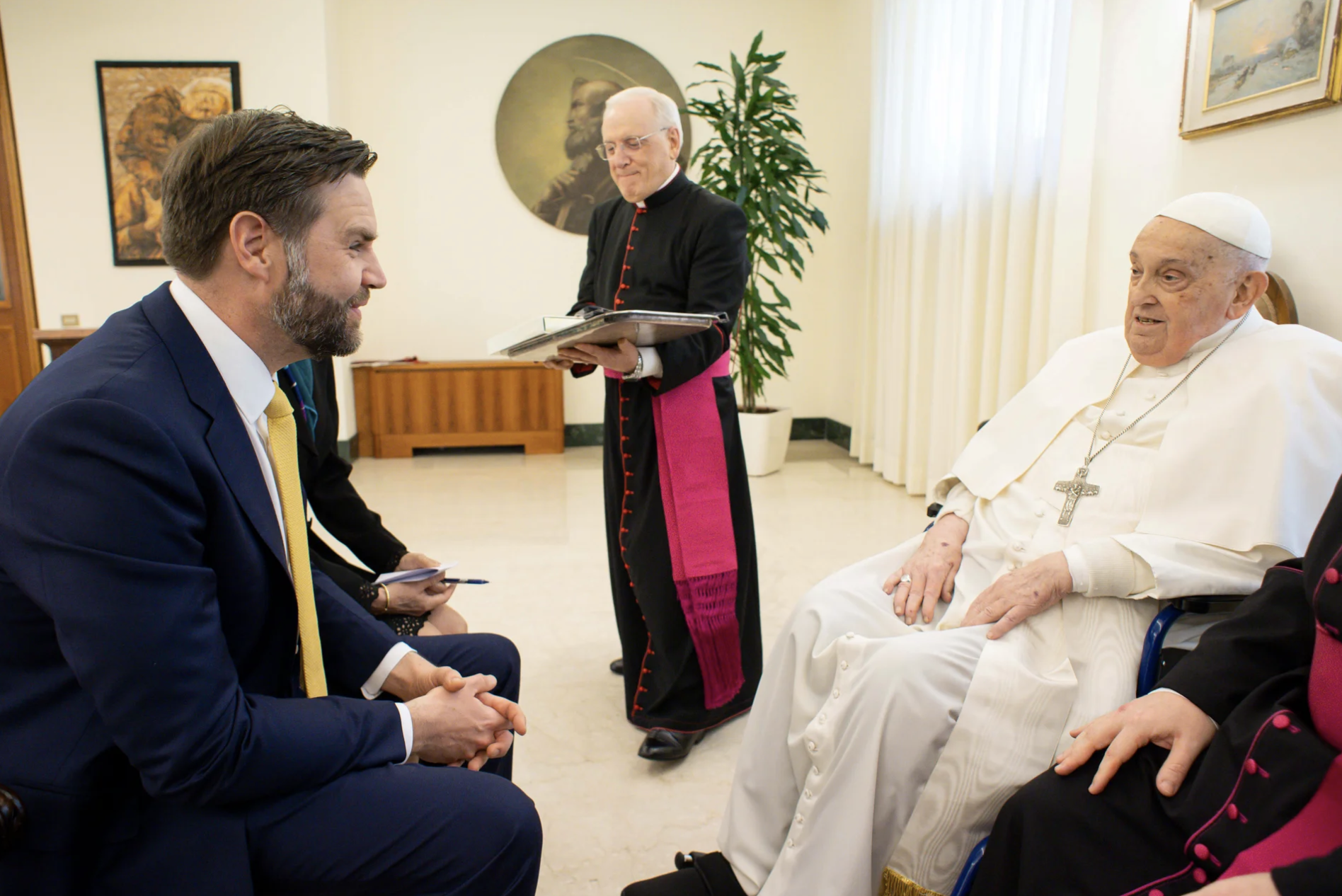 Đức Gi&aacute;o ho&agrave;ng gặp Ph&oacute; Tổng thống Mỹ JD Vance v&agrave;o ng&agrave;y 20-4-2025 tại Vatican. Ảnh: Vatican Pool