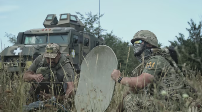 Ukraine v&agrave; Nga tố nhau vi phạm ngừng bắn "h&agrave;ng ng&agrave;n lần"- Ảnh 1.
