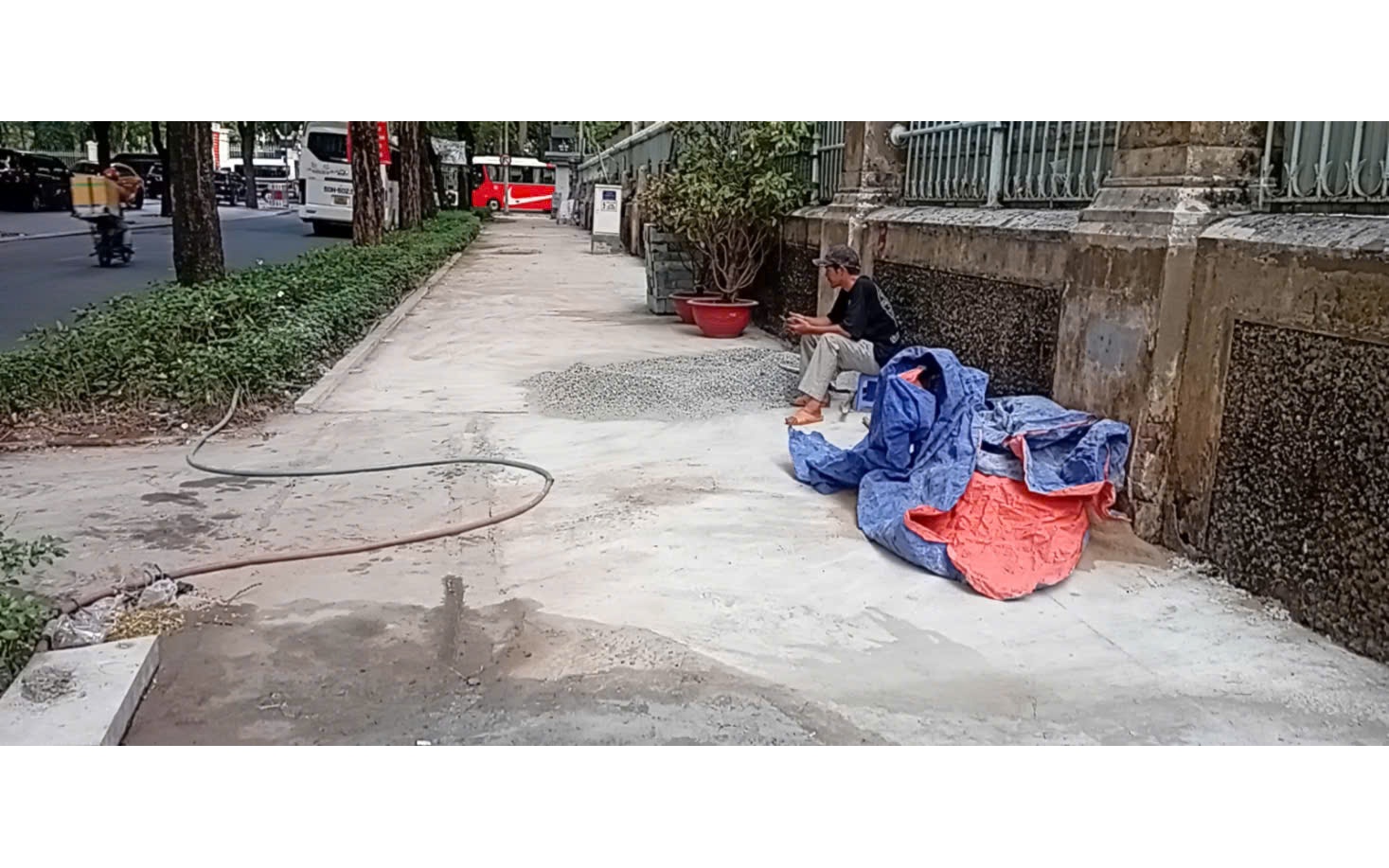 Quận 1 tăng tốc “khoác áo mới” cho vỉa hè