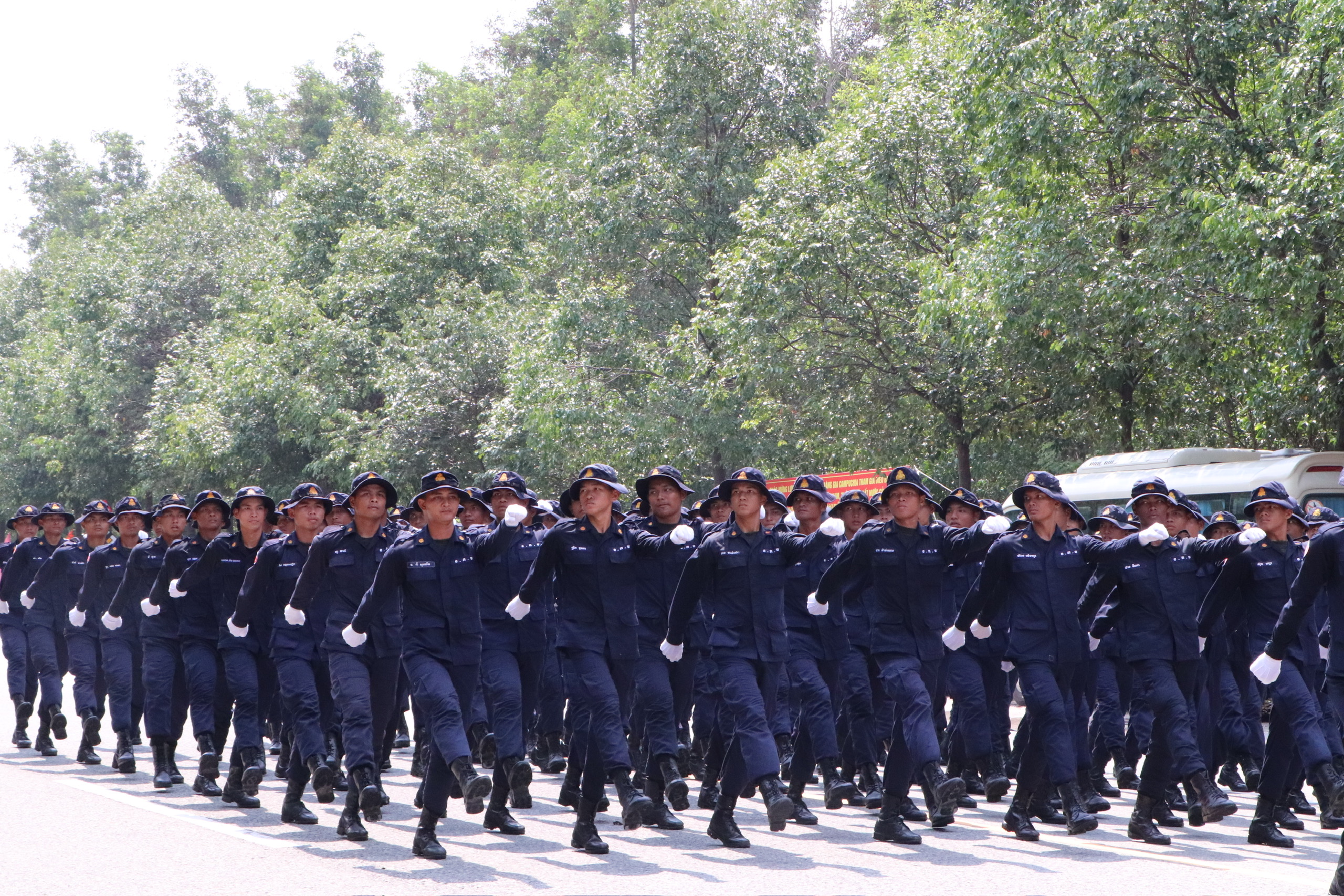 CLIP: Qu&acirc;n đội L&agrave;o v&agrave; Campuchia tập luyện diễu binh lễ 30-4 tại B&igrave;nh Dương- Ảnh 1.