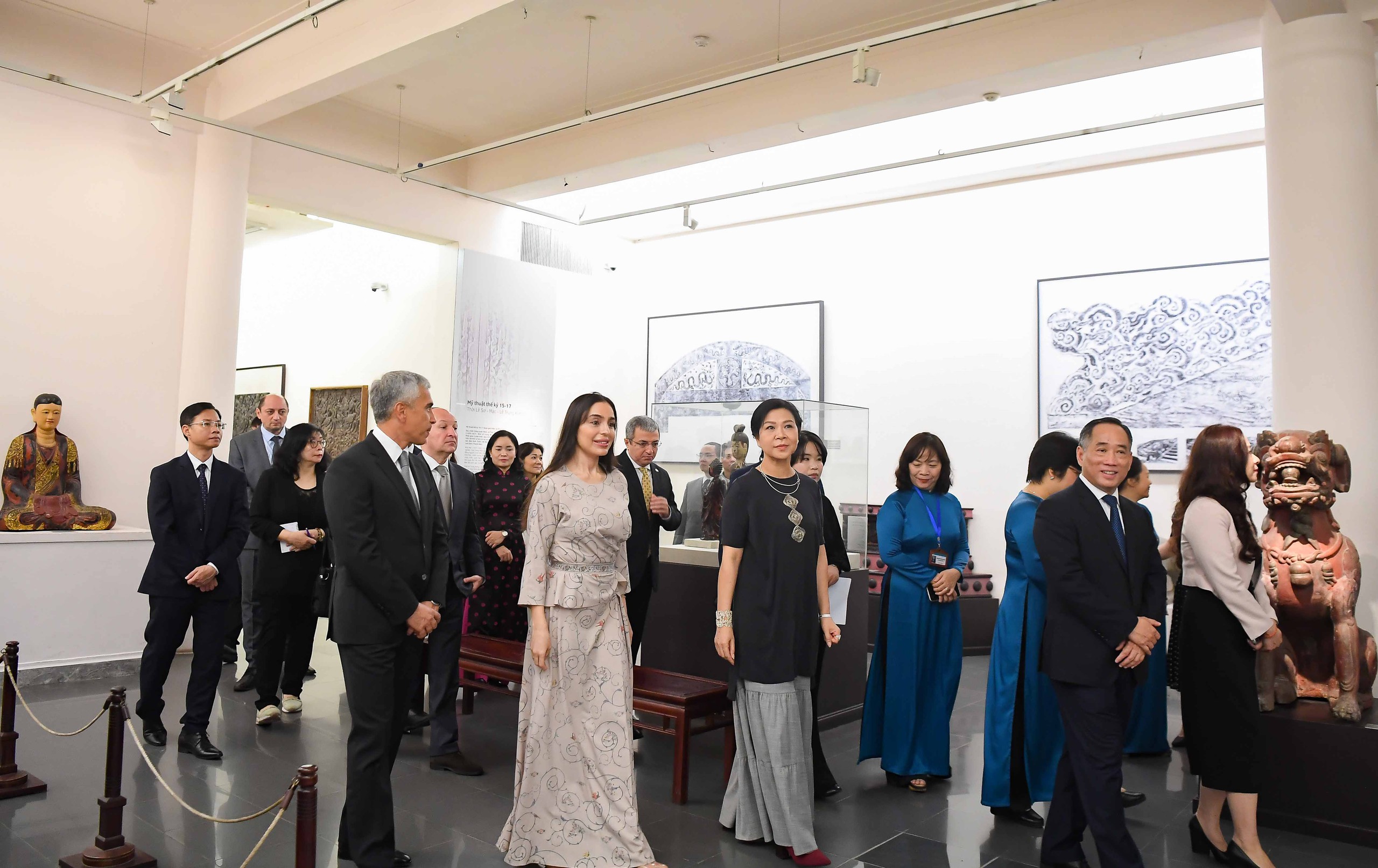 Phu nhân Tổng Bí thư tiếp Phó Chủ tịch Quỹ Heydar Aliyev tại Bảo tàng Mỹ thuật- Ảnh 3.