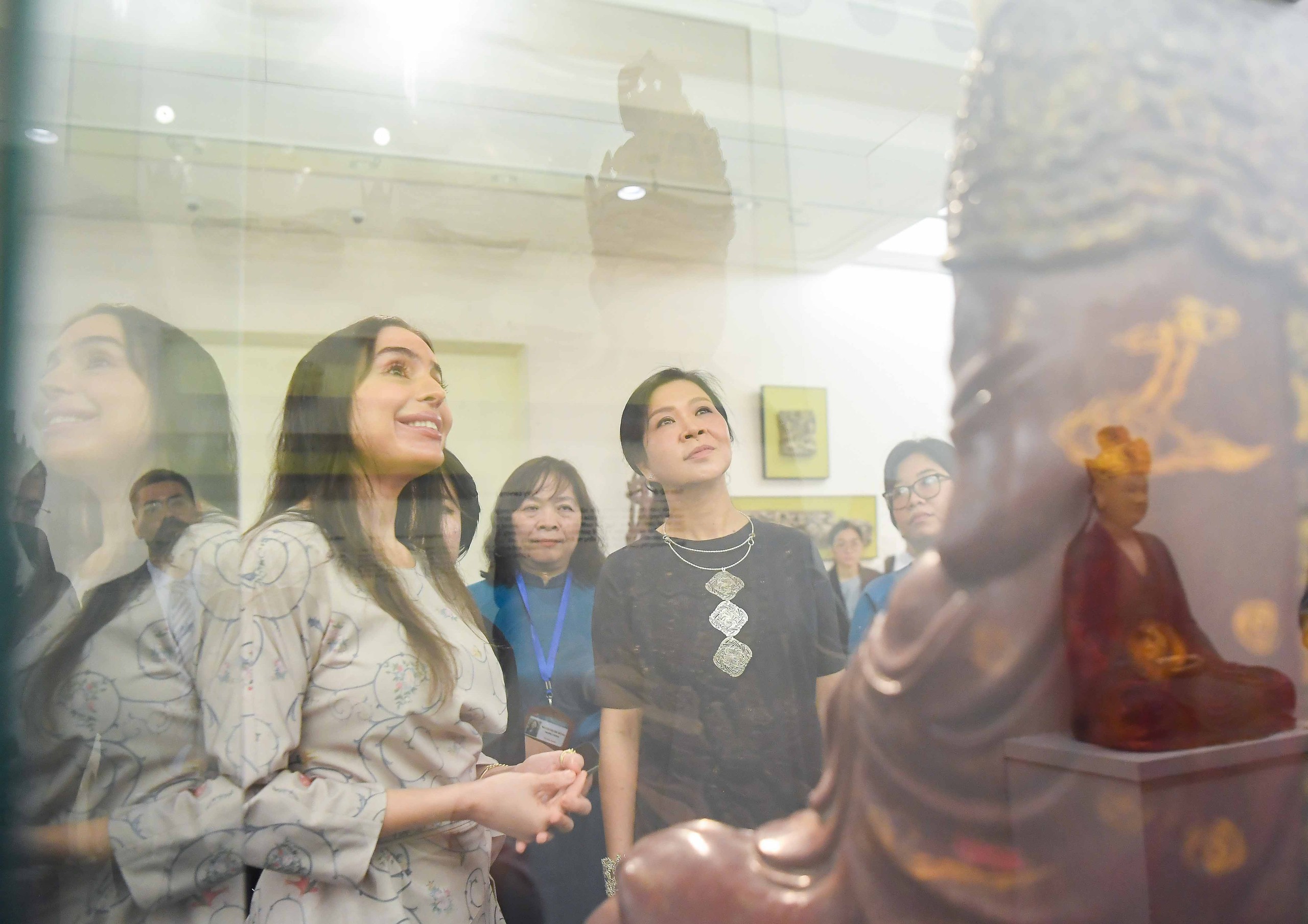 Phu nhân Tổng Bí thư tiếp Phó Chủ tịch Quỹ Heydar Aliyev tại Bảo tàng Mỹ thuật- Ảnh 4.