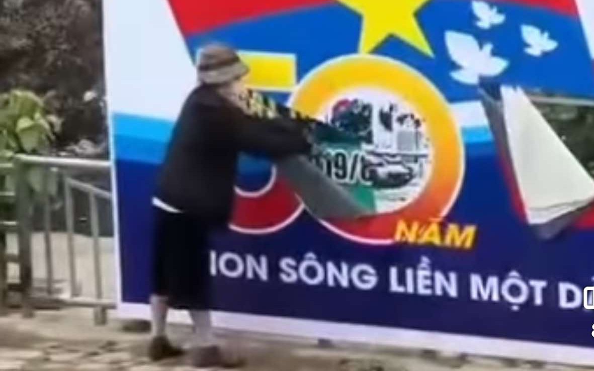 Công an xác minh người phụ nữ rạch panô mừng ngày thống nhất đất nước
