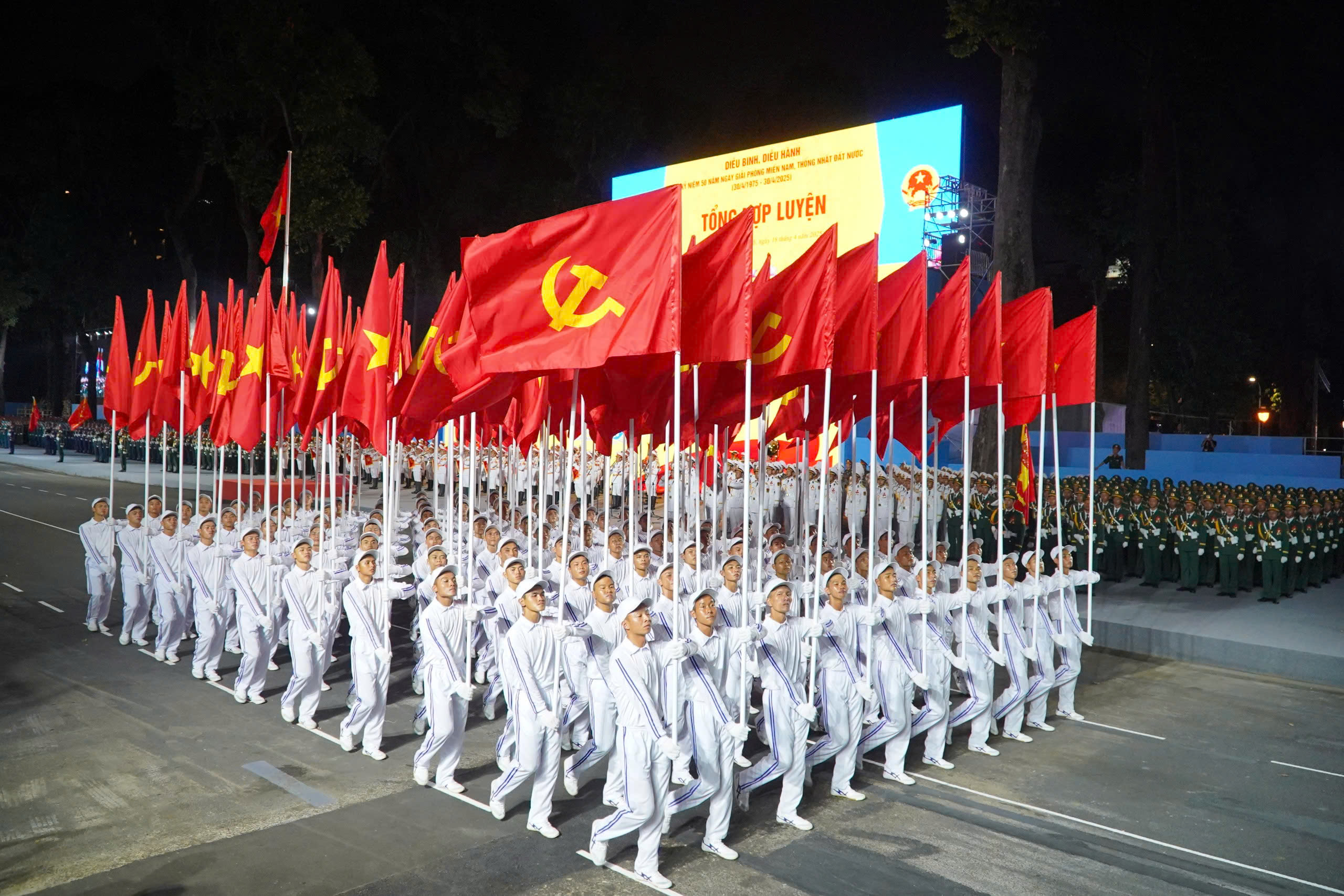 TP HCM: Tối nay diễn ra tổng hợp luyện diễu binh, diễu h&agrave;nh lần thứ 2- Ảnh 2.