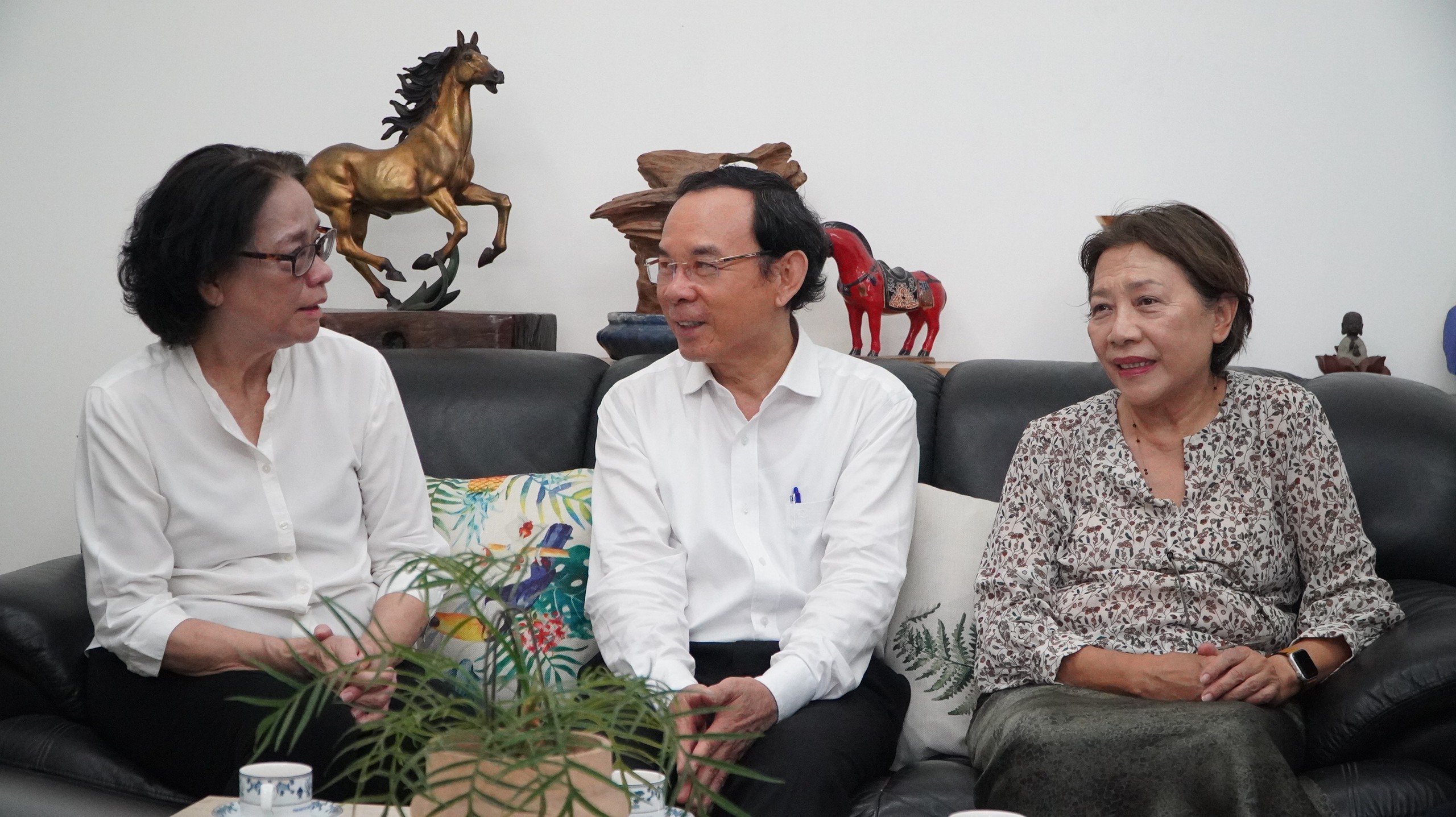 Bí thư Thành ủy TP HCM Nguyễn Văn Nên thăm gia đình nguyên Tổng Bí thư Nguyễn Văn Linh- Ảnh 2.