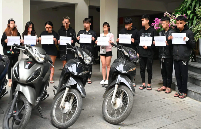 X&eacute;t xử nh&oacute;m "qu&aacute;i xế" t&ocirc;ng c&ocirc; g&aacute;i dừng chờ đ&egrave;n đỏ tử vong- Ảnh 2.