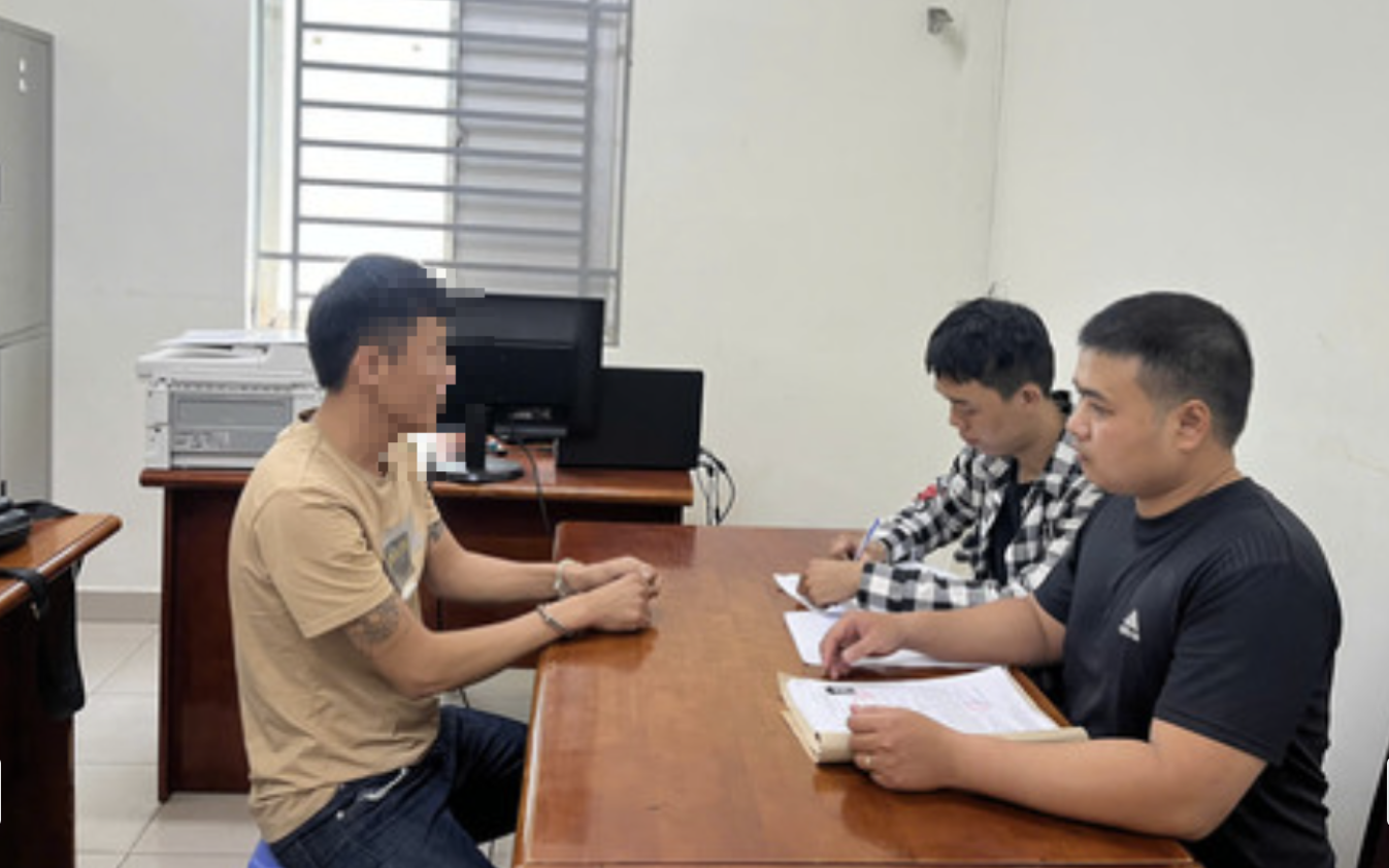 Công an TP HCM bắt thanh niên quan hệ với bé trai 14 tuổi