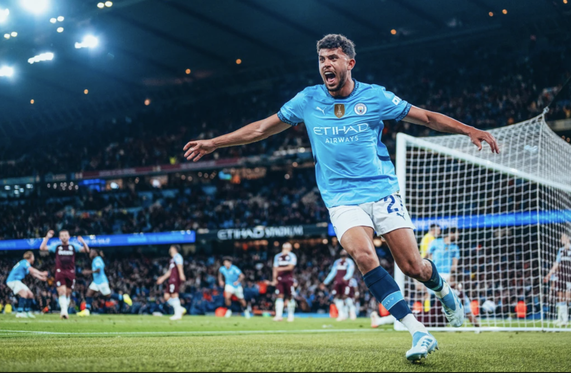 Thắng Aston Villa kịch t&iacute;nh ph&uacute;t b&ugrave; giờ, Man City v&agrave;o top 3 Ngoại hạng- Ảnh 3.