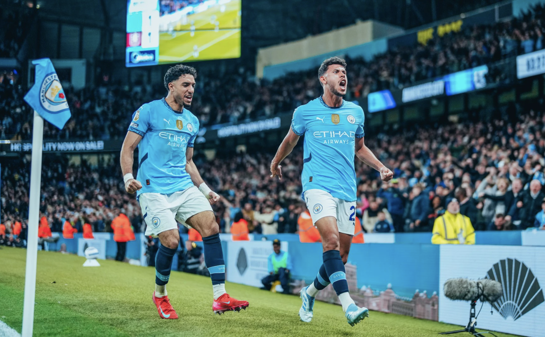 Thắng Aston Villa kịch t&iacute;nh ph&uacute;t b&ugrave; giờ, Man City v&agrave;o top 3 Ngoại hạng- Ảnh 4.
