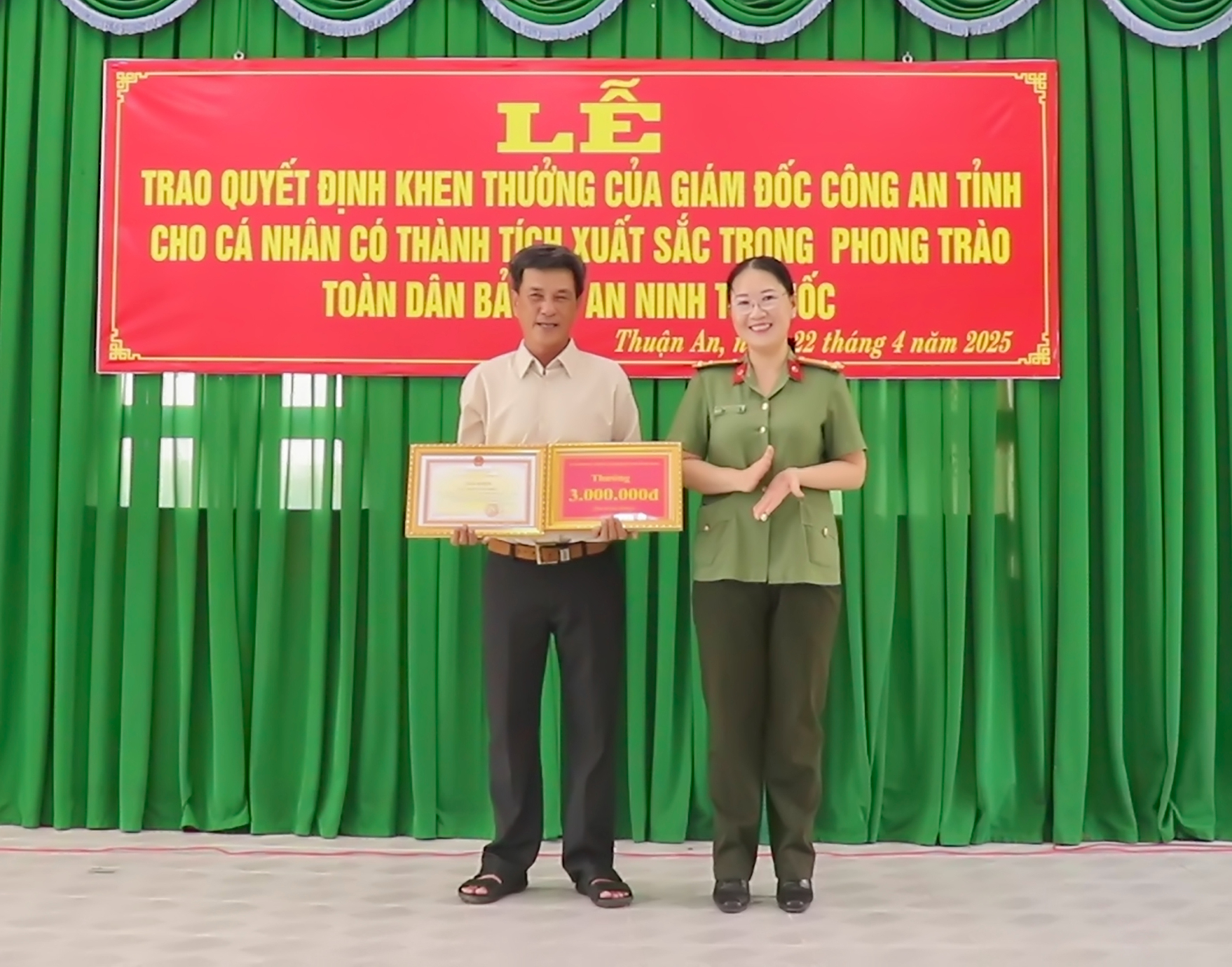 Trực giác nhạy bén, tài xế xe ôm chở nghi phạm giết 2 mẹ con đến trụ sở công an- Ảnh 1.