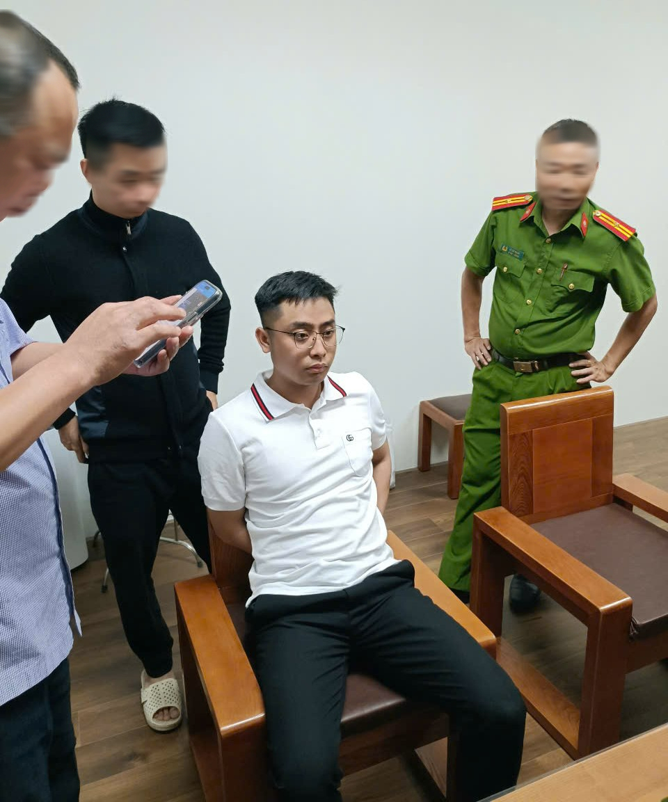 Xử phạt người đàn ông cắt ghép video nghi phạm Bùi Đình Khánh nhún nhảy tại trụ sở công an - Ảnh 2.