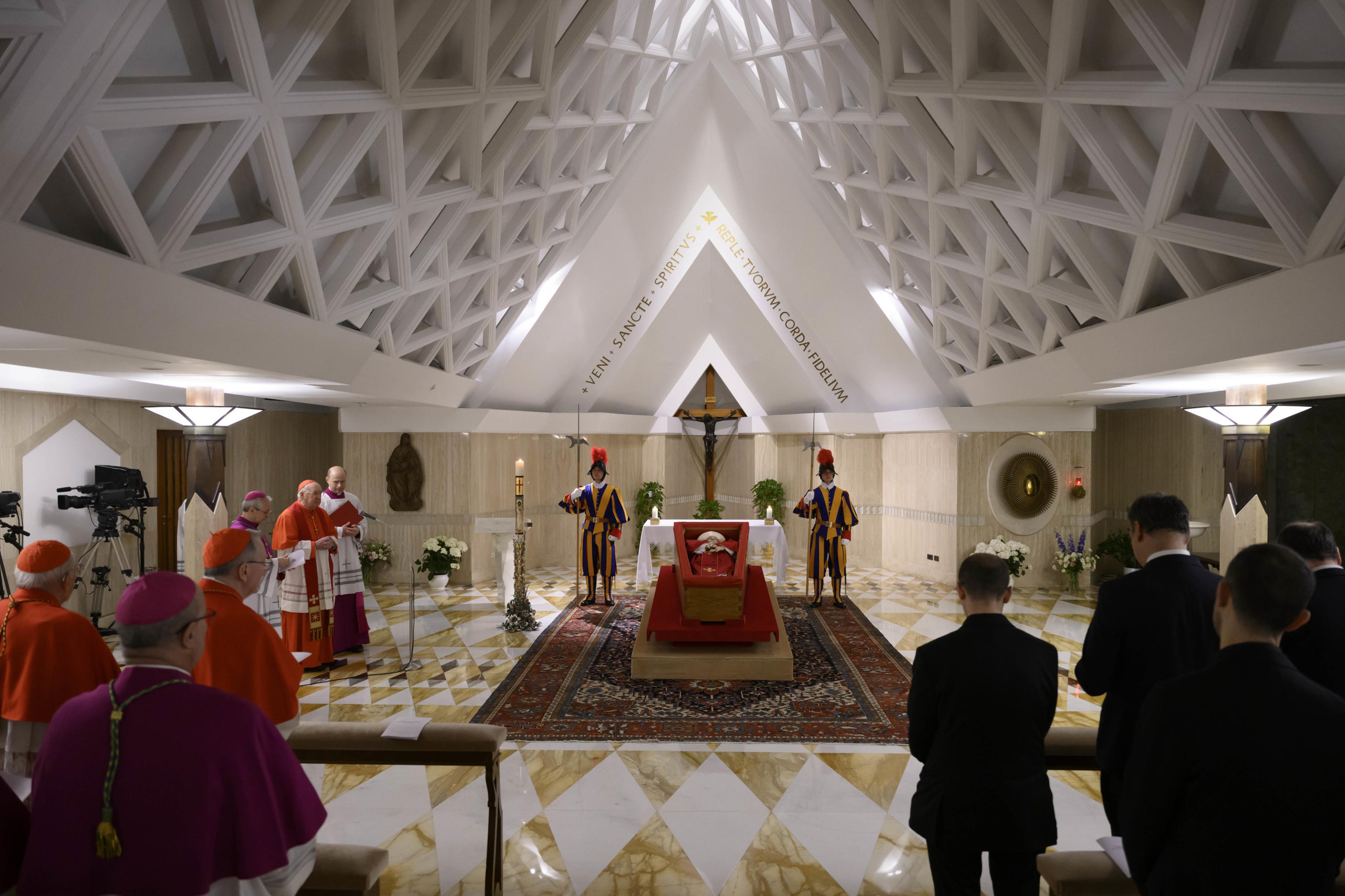 Chủ tịch nước Lương Cường gửi điện chia buồn Giáo hoàng Francis qua đời- Ảnh 1.