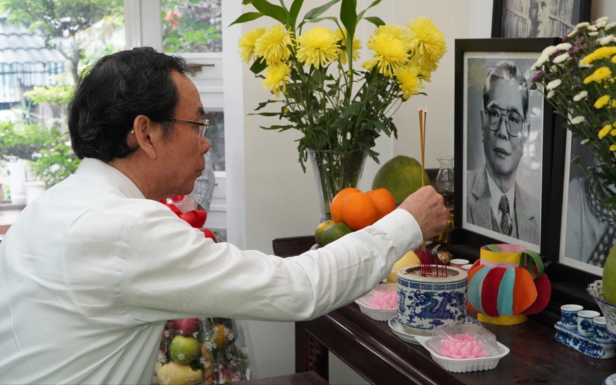 Bí thư Thành ủy TP HCM Nguyễn Văn Nên thăm gia đình nguyên Tổng Bí thư Nguyễn Văn Linh