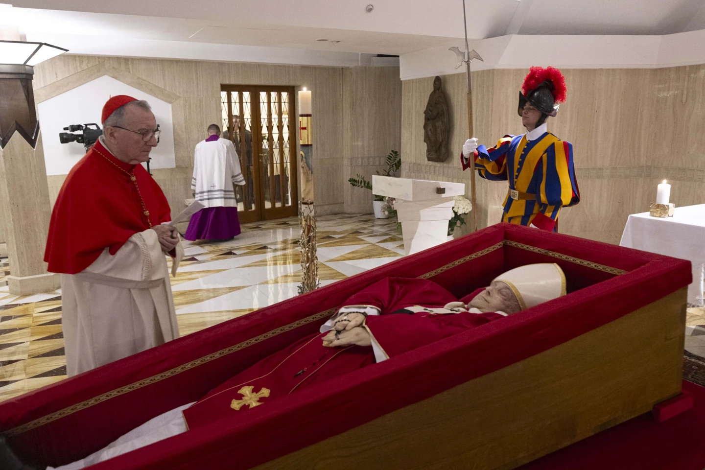 Vatican c&ocirc;ng bố h&igrave;nh ảnh cuối c&ugrave;ng của Gi&aacute;o ho&agrave;ng Francis, định ng&agrave;y tổ chức tang lễ - Ảnh 2.