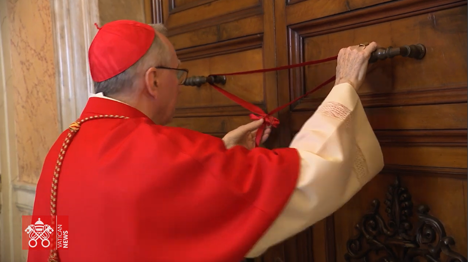Lễ tang và các nghi thức truyền thống khi Giáo hoàng Francis qua đời - Ảnh 2.