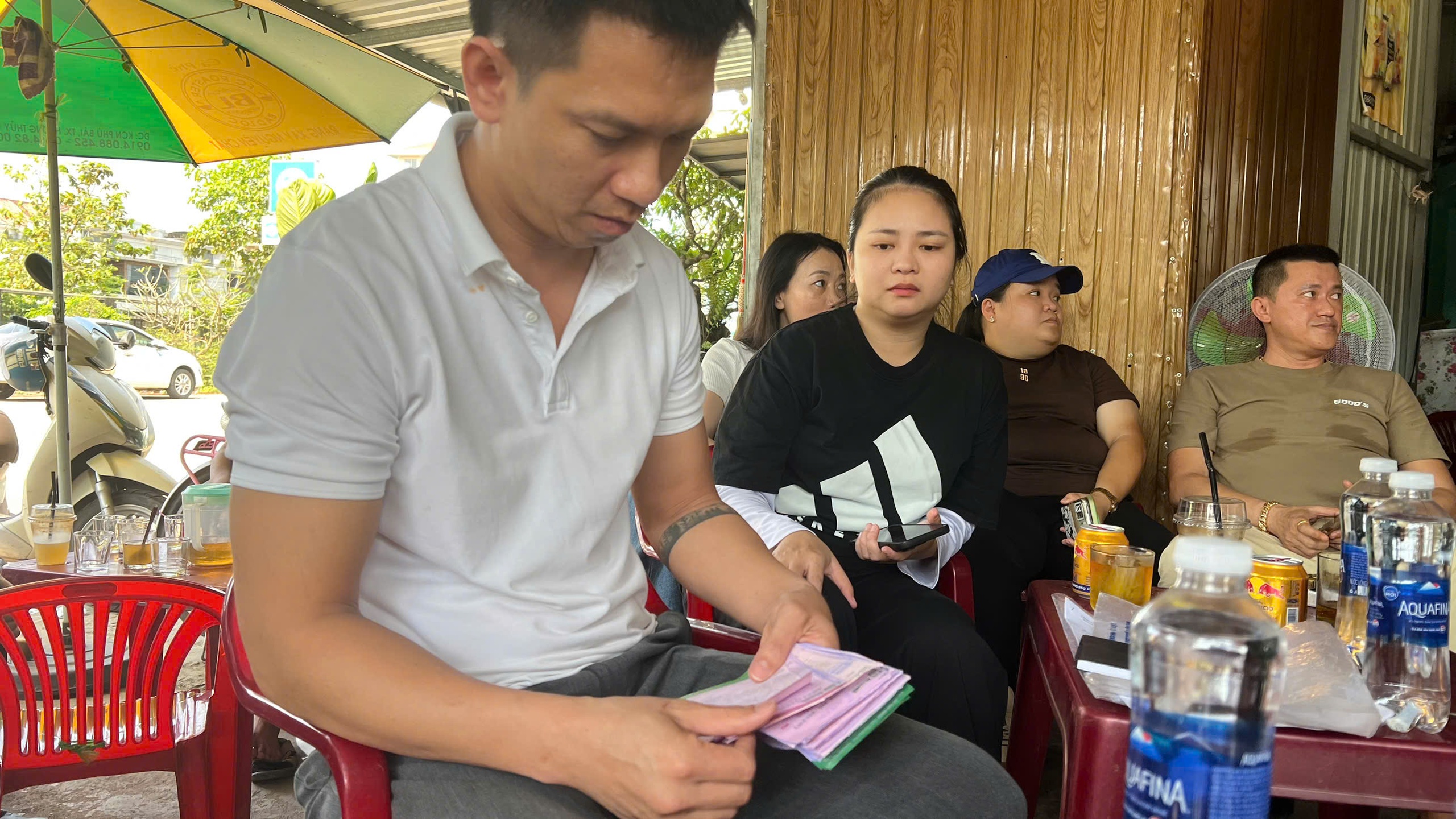 Nhiều người lao động rơi v&agrave;o cảnh khốn kh&oacute; do Mai Linh Huế nợ lương, bảo hiểm x&atilde; hội- Ảnh 2.