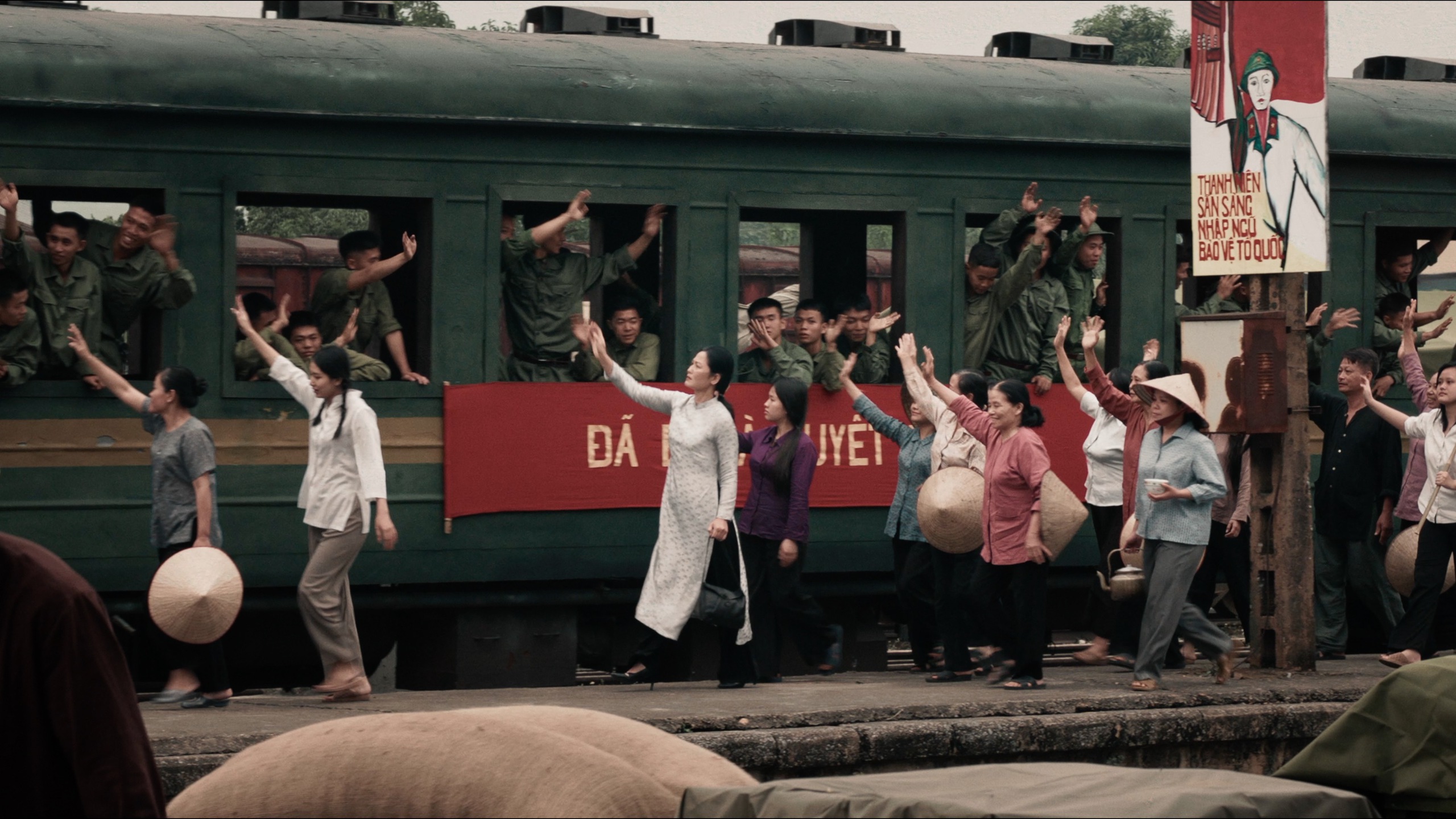 Hứa Vĩ Văn hóa bác sĩ quân y trong "Mưa đỏ"- Ảnh 13.