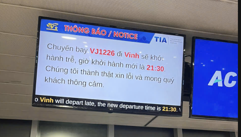 Kh&aacute;ch than phiền chuyến bay bị chậm, rồi hủy ở s&acirc;n bay T&acirc;n Sơn Nhất - Ảnh 2.