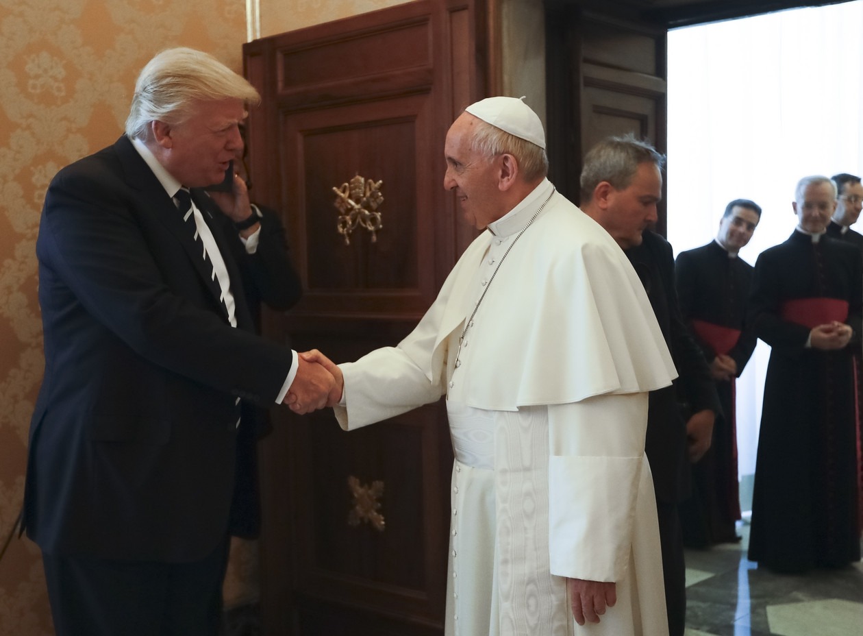 Vatican công bố nguyên nhân Giáo hoàng qua đời, tổng thống Mỹ đến viếng- Ảnh 3.