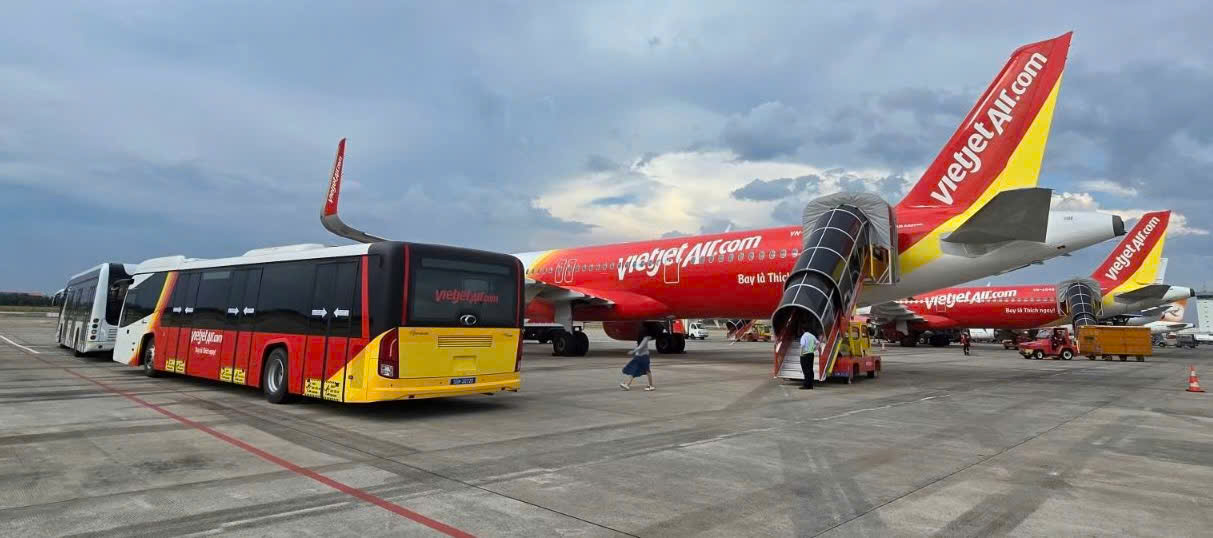 Cục H&agrave;ng kh&ocirc;ng y&ecirc;u cầu Vietjet khắc phục bất cập trong phục vụ mặt đất tại T&acirc;n Sơn Nhất- Ảnh 1.