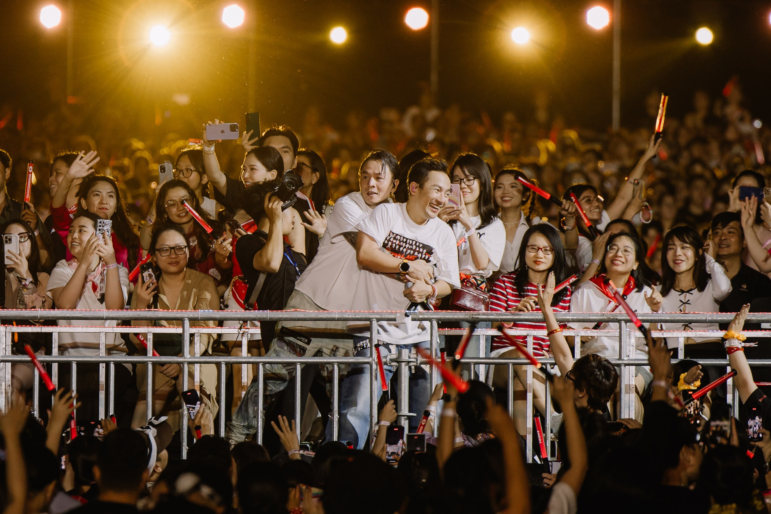 Live concert Anh trai vượt ng&agrave;n ch&ocirc;ng gai c&oacute; c&ograve;n hot?   - Ảnh 3.