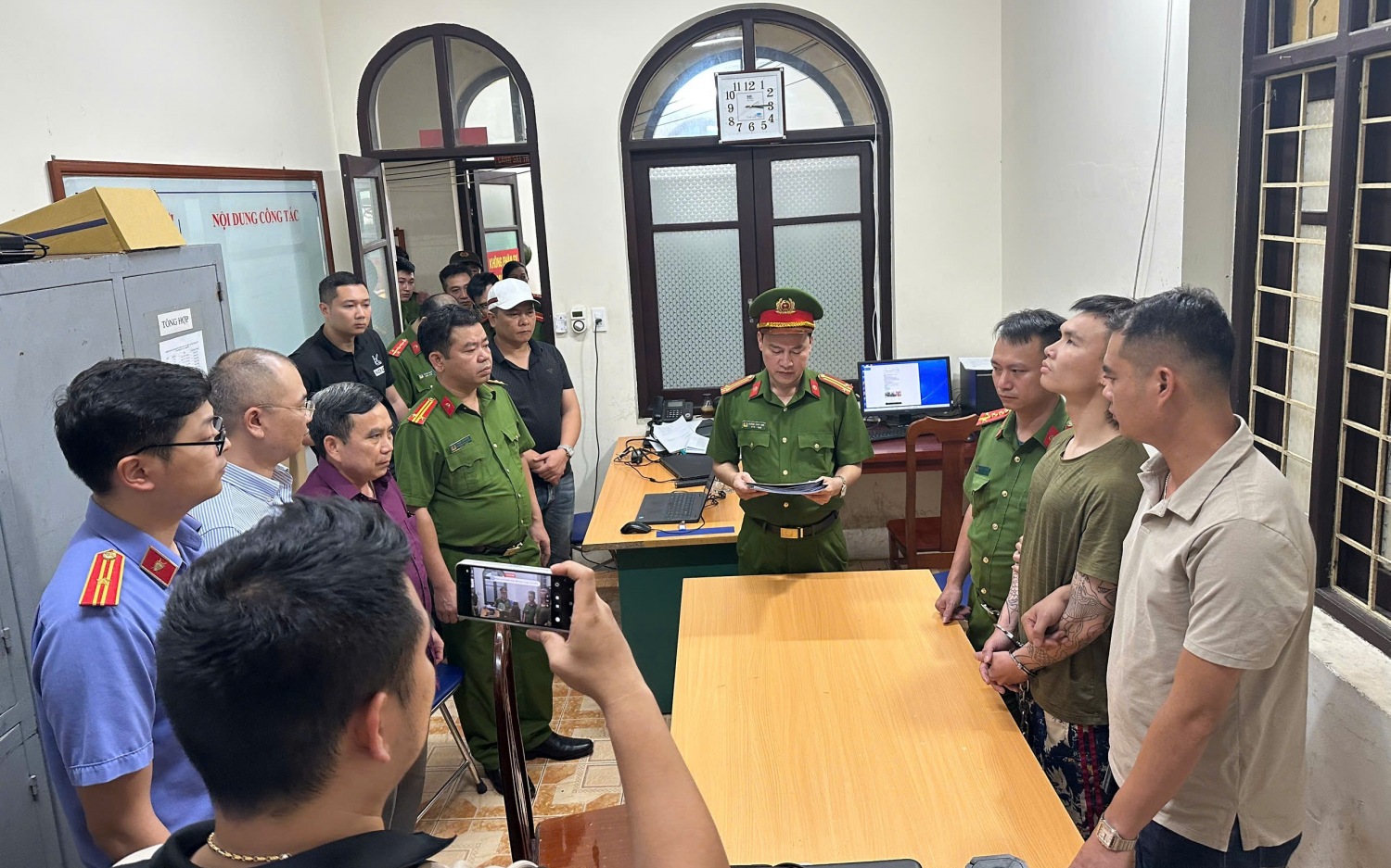 Ngáo đá, loạn thần, người đàn ông vô cớ hành hung hơn 10 người đi đường