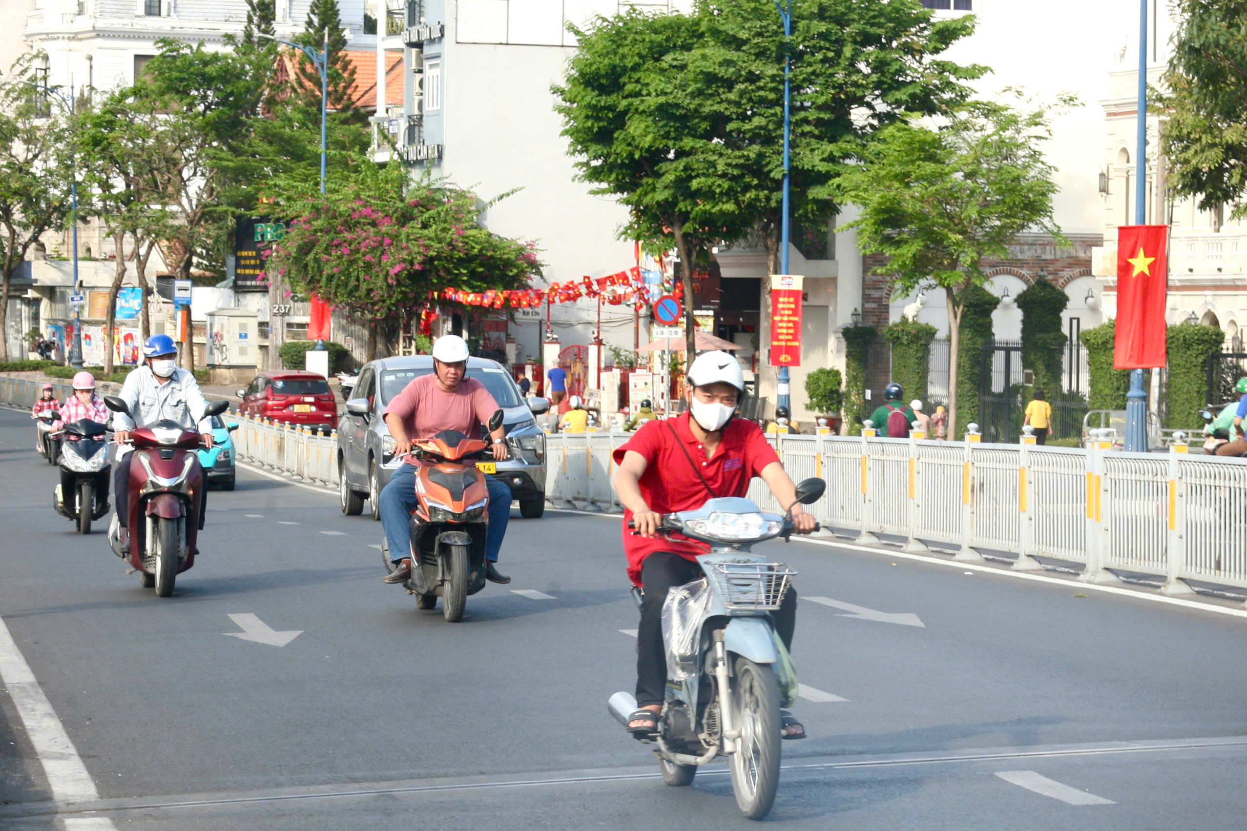 Thời tiết TP HCM h&ocirc;m nay,  23-4: Lưu &yacute; nắng n&oacute;ng, nhiệt độ cao nhất ch&ecirc;nh lệch rất lớn- Ảnh 1.