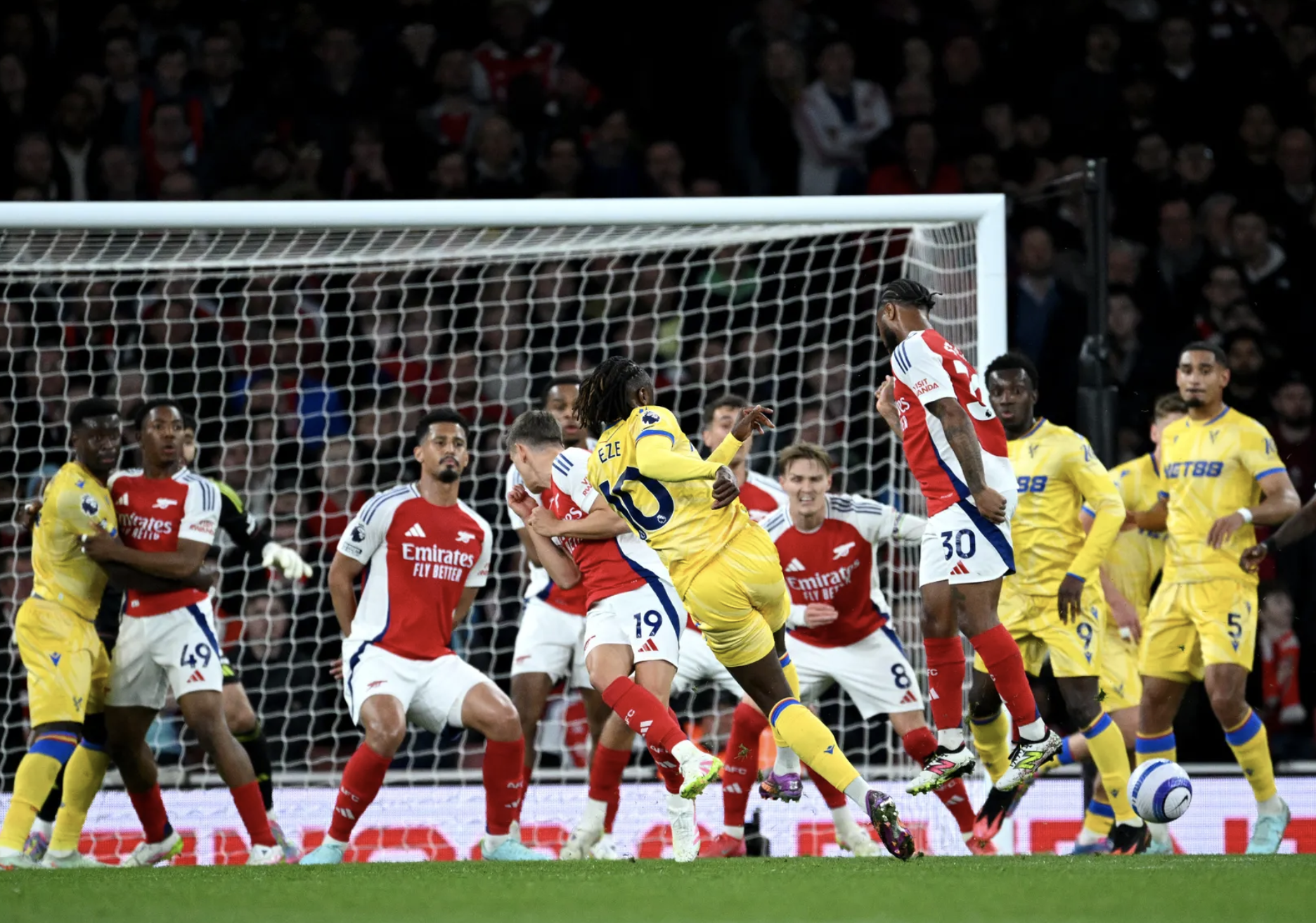 Chia điểm Crystal Palace s&acirc;n nh&agrave;, Arsenal sắp trao ng&ocirc;i v&ocirc; địch cho Liverpool- Ảnh 3.