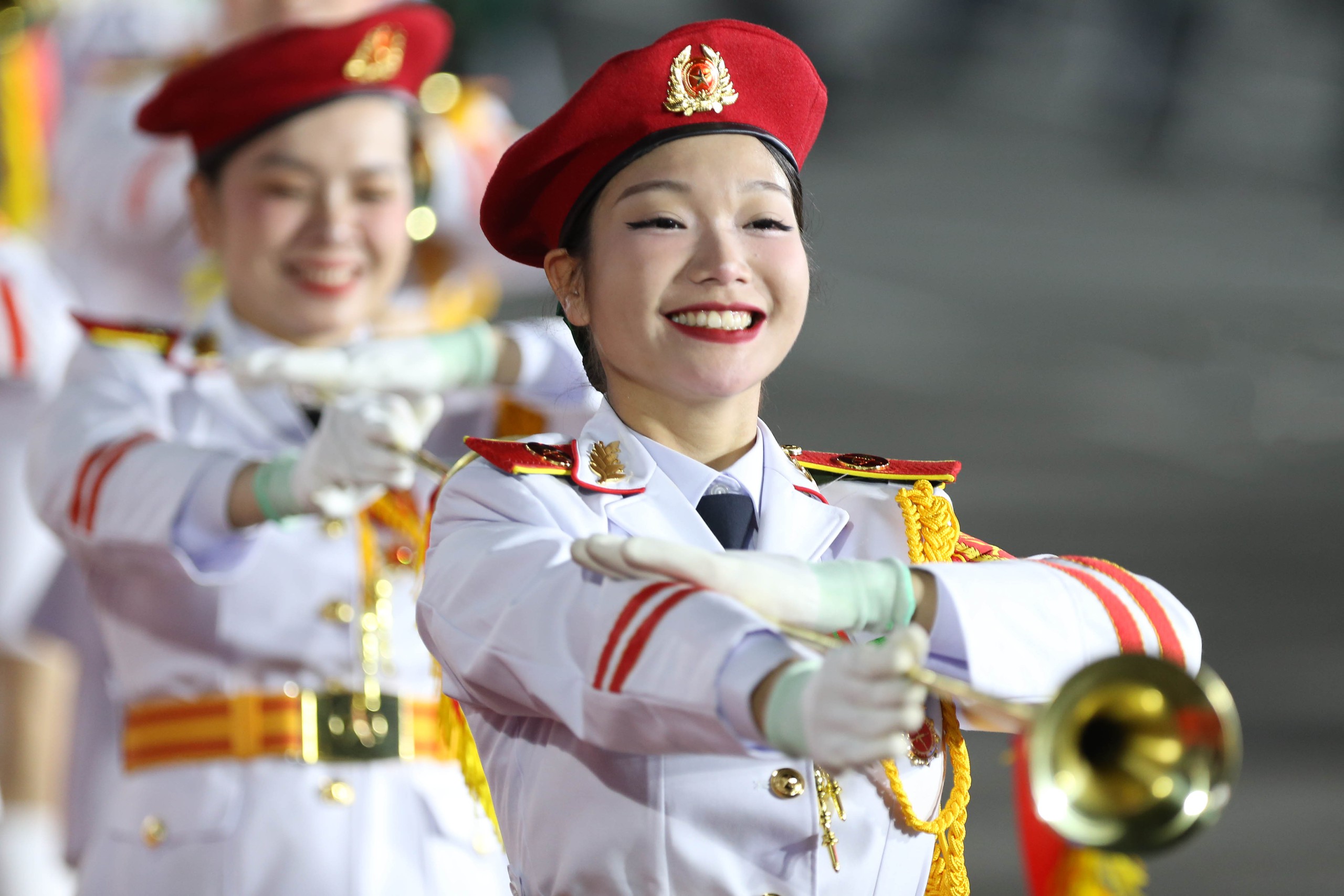 Cờ hoa rực rỡ, ấm t&igrave;nh qu&acirc;n d&acirc;n trong ng&agrave;y tổng hợp luyện diễu binh, diễu h&agrave;nh lần 2- Ảnh 1.