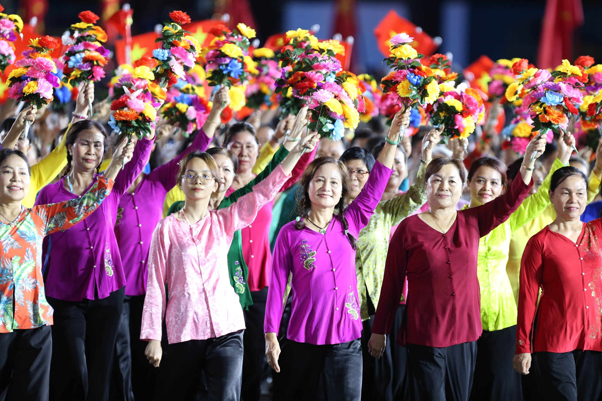 Cờ hoa rực rỡ, ấm t&igrave;nh qu&acirc;n d&acirc;n trong ng&agrave;y tổng hợp luyện diễu binh, diễu h&agrave;nh lần 2- Ảnh 20.