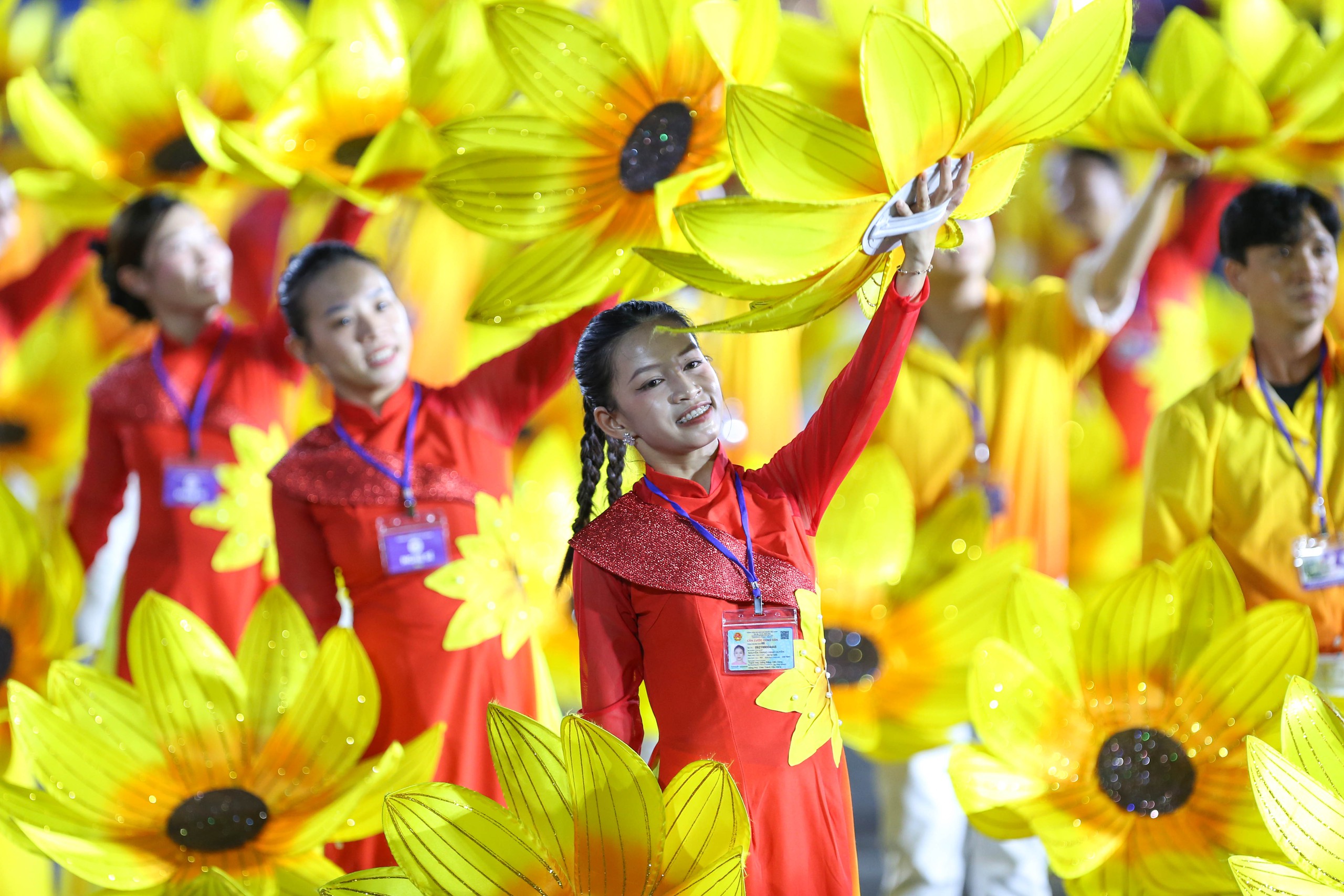 Cờ hoa rực rỡ, ấm t&igrave;nh qu&acirc;n d&acirc;n trong ng&agrave;y tổng hợp luyện diễu binh, diễu h&agrave;nh lần 2- Ảnh 21.