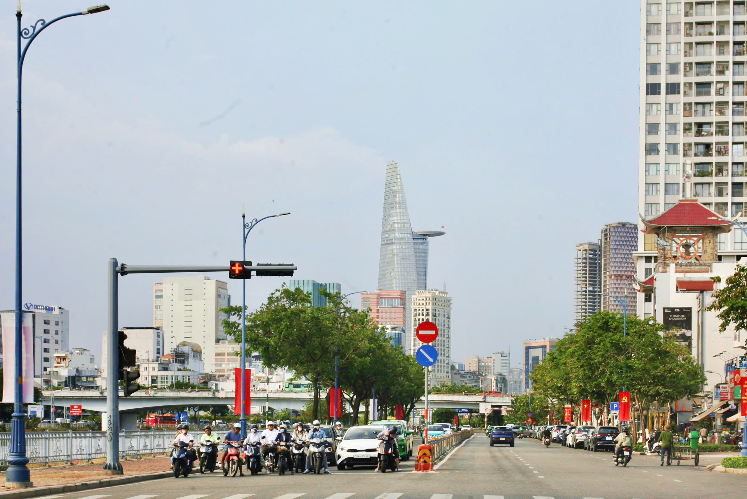 Nhiệt độ ở TP HCM ch&ecirc;nh lệch cao, chuy&ecirc;n gia nhận định kh&ocirc;ng bất thường - Ảnh 1.