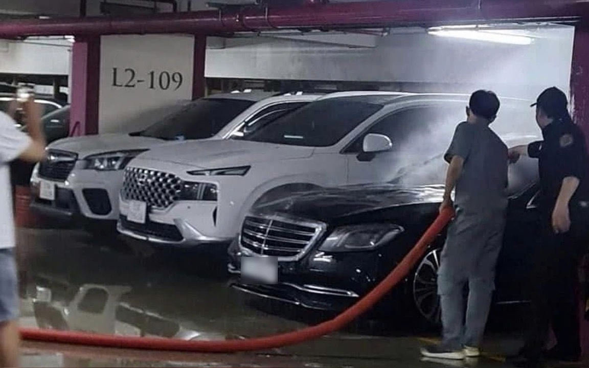 Ca sĩ Duy Mạnh kiện hãng xe Mercedes - Benz