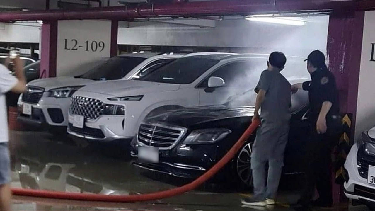 H&atilde;ng Mercedes l&ecirc;n tiếng vụ con chuột trong vụ ch&aacute;y xe của ca sĩ Duy Mạnh - Ảnh 1.