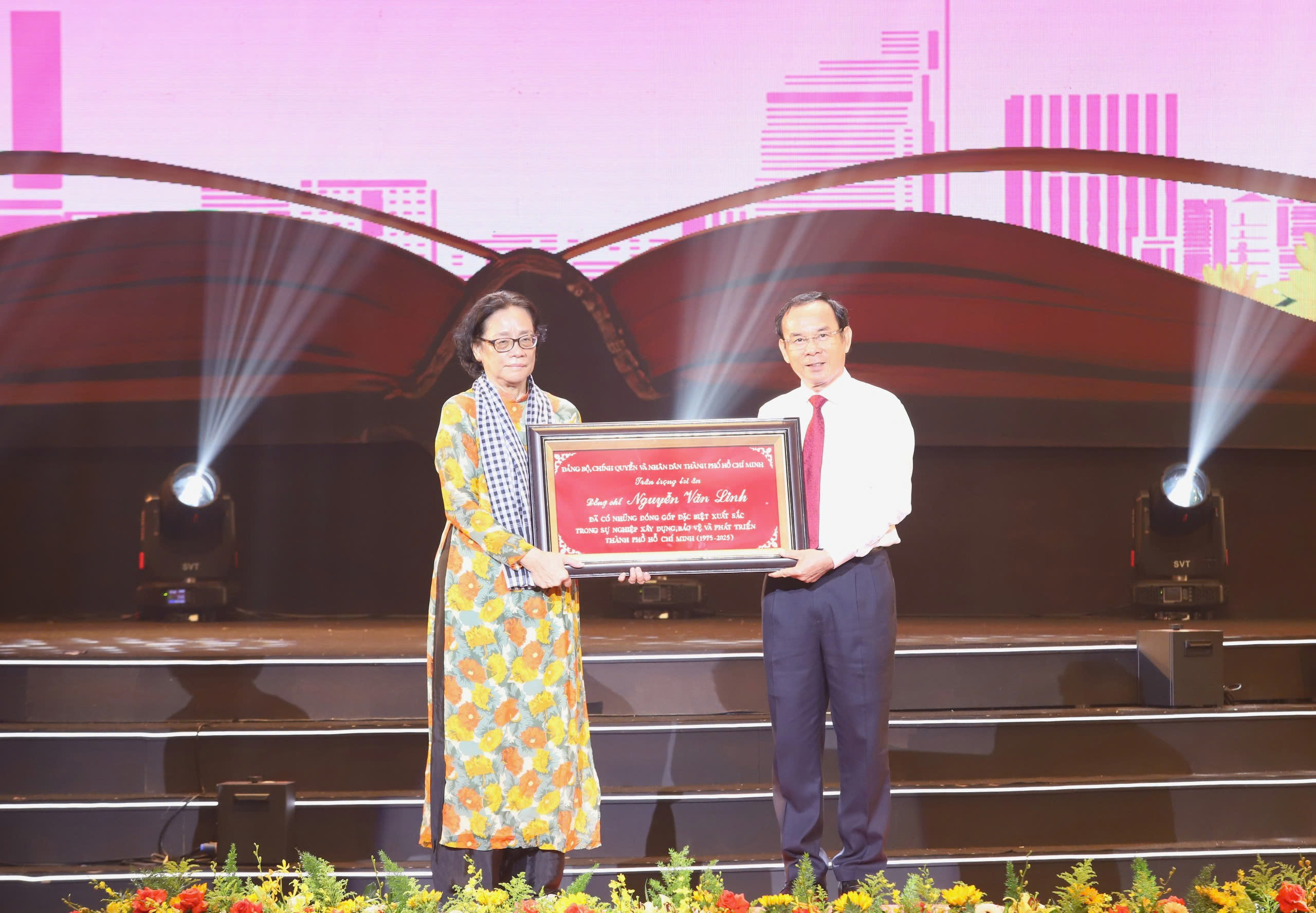 TP HCM tôn vinh 60 cá nhân tiêu biểu - Ảnh 1.