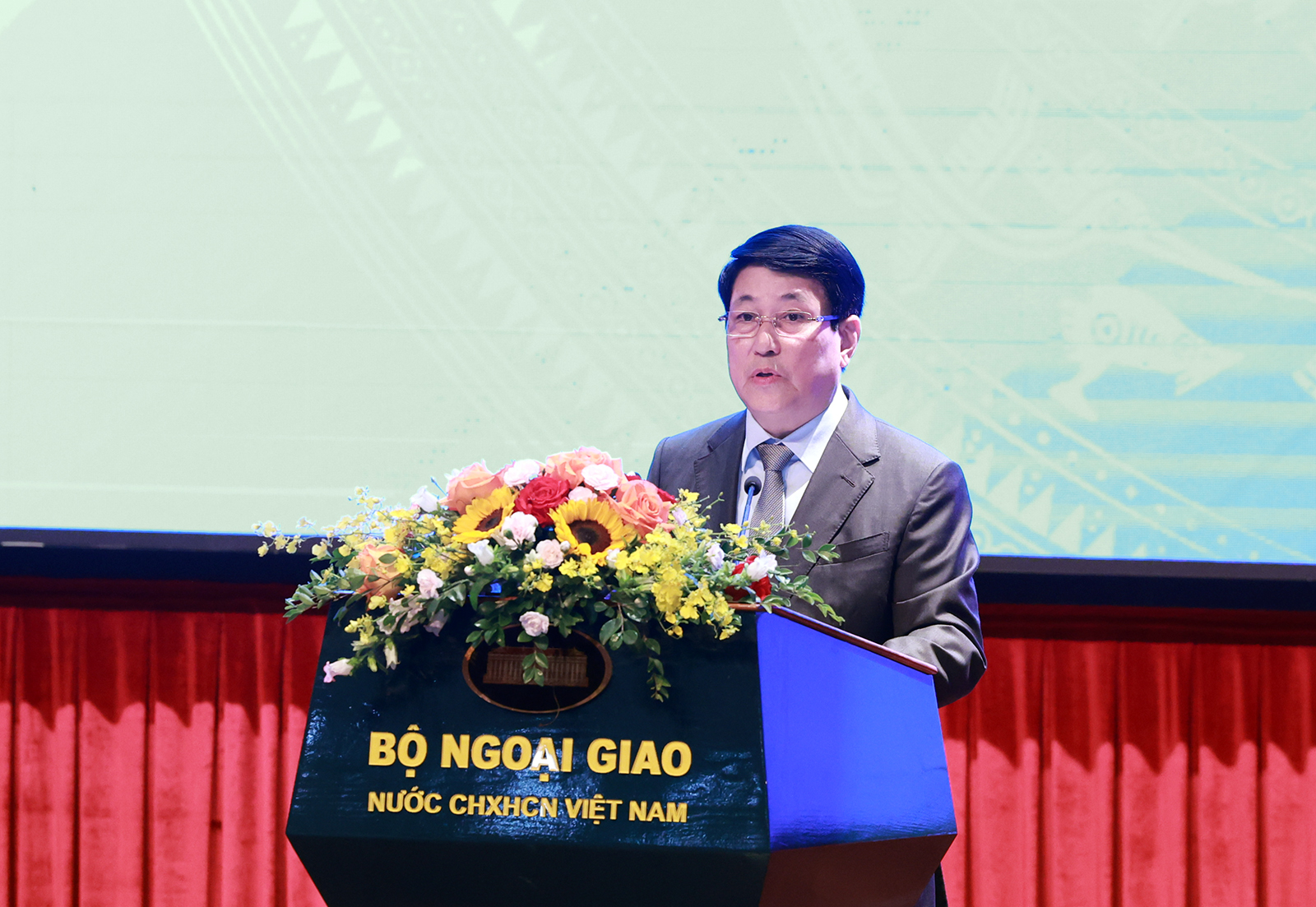 Ngoại giao kiến tạo h&ograve;a b&igrave;nh  - Ảnh 1.