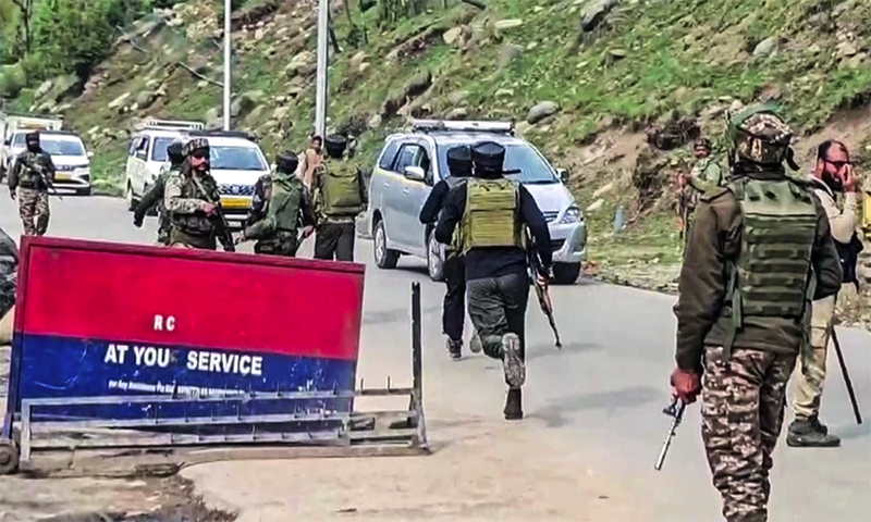 Xả súng tại khu nghỉ dưỡng ở Kashmir, ít nhất 26 du khách thiệt mạng- Ảnh 1.