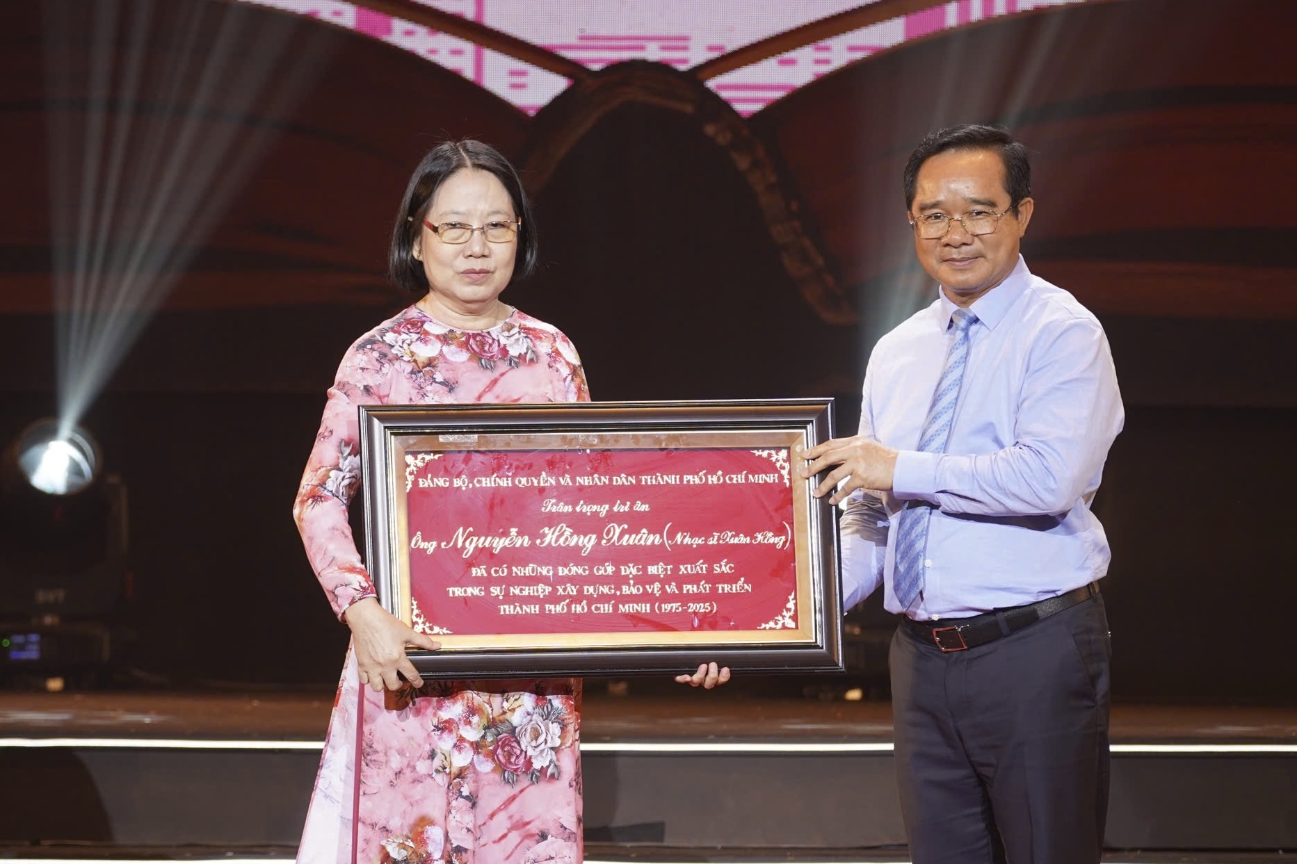 7 nghệ sĩ được t&ocirc;n vinh trong sự nghiệp x&acirc;y dựng, bảo vệ v&agrave; ph&aacute;t triển TP HCM- Ảnh 3.