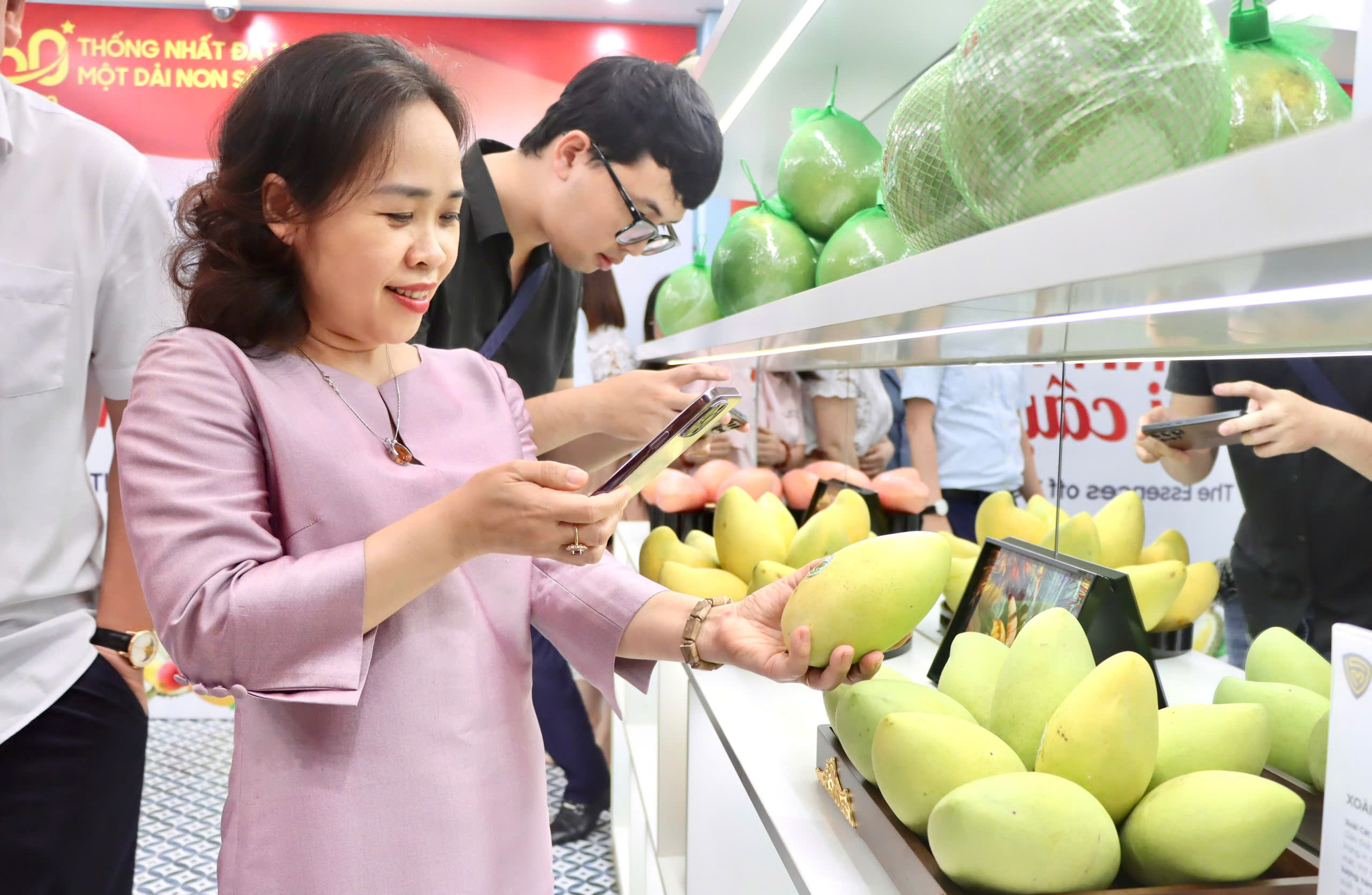 Tinh hoa trái cây từ khắp các vùng miền hội tụ tại Hà Nội - Ảnh 2.
