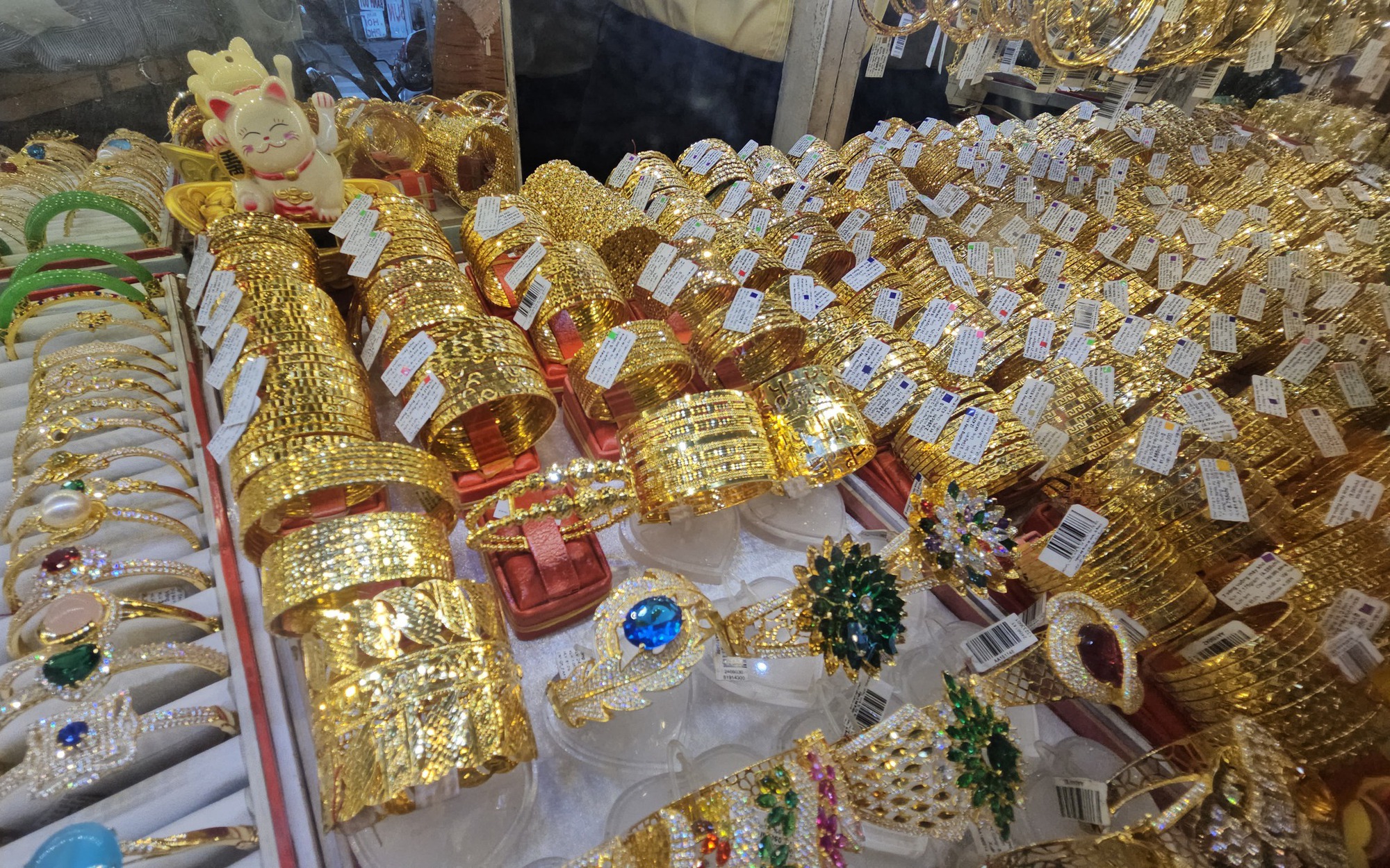 Giá vàng trong nước rời đỉnh lịch sử