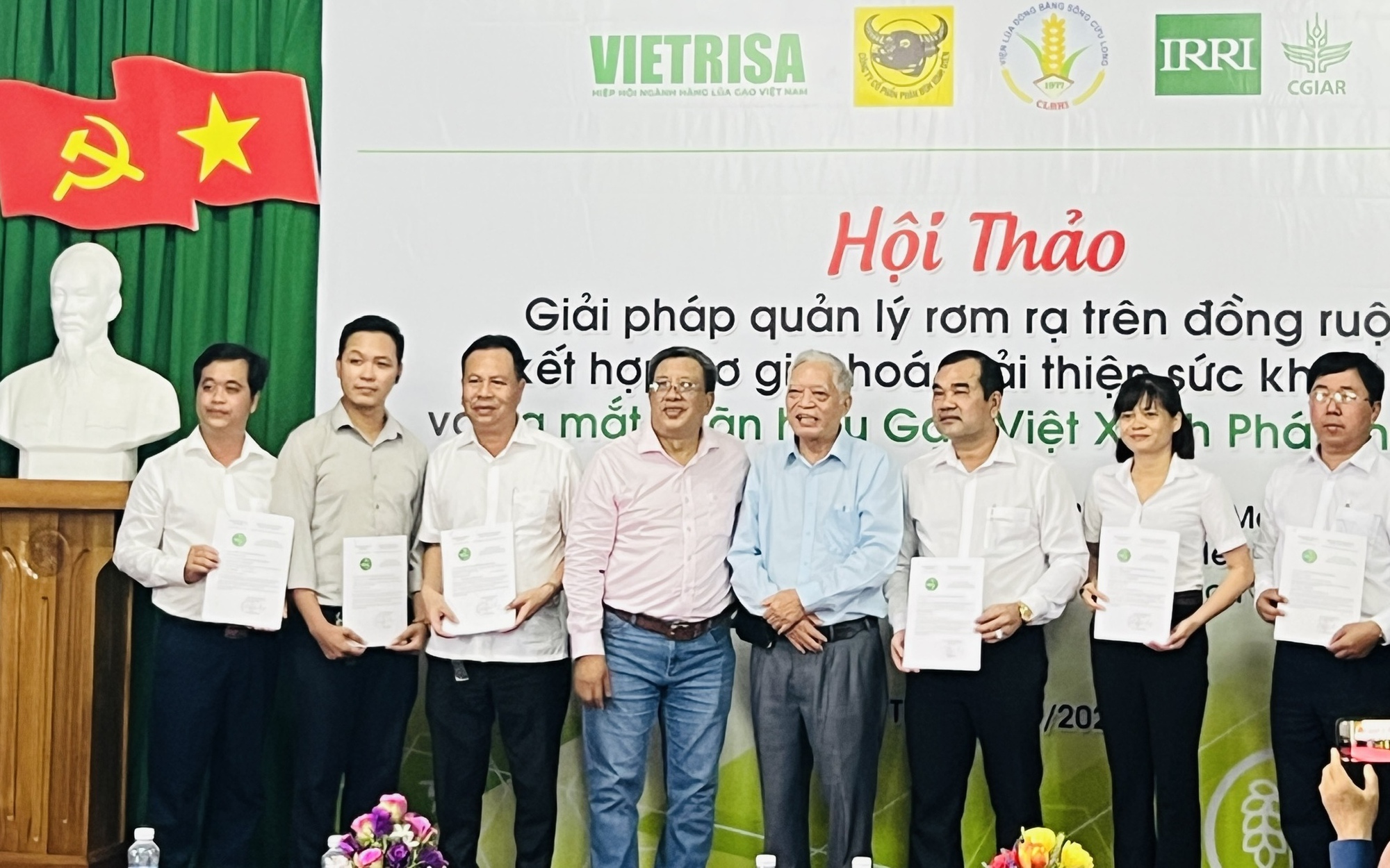 Hơn 10.000 tấn gạo đầu tiên của Việt Nam gắn logo "Gạo Việt xanh phát thải thấp"