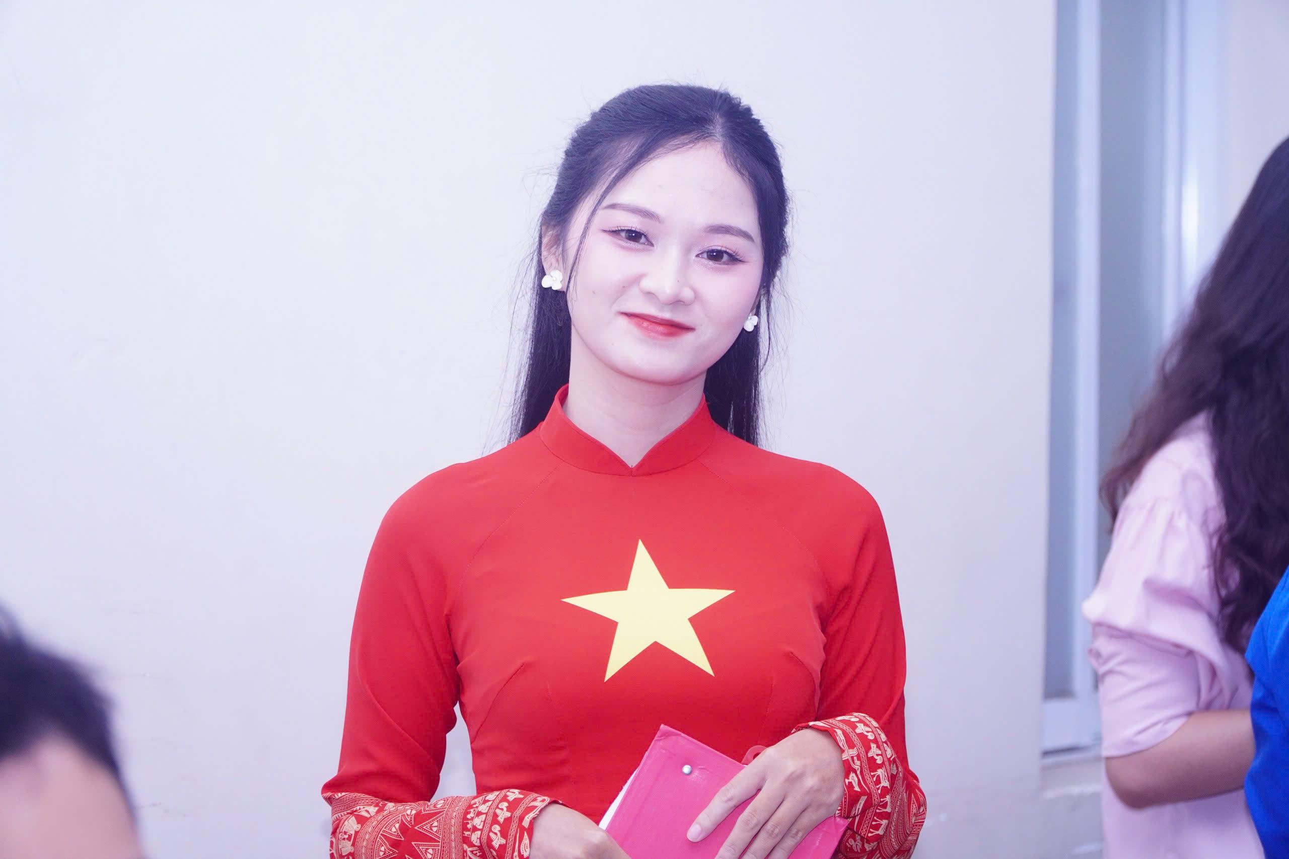 Viết tiếp c&acirc;u chuyện h&ograve;a b&igrave;nh: Giao lưu giữa nh&acirc;n chứng lịch sử v&agrave; thế hệ trẻ - Ảnh 10.