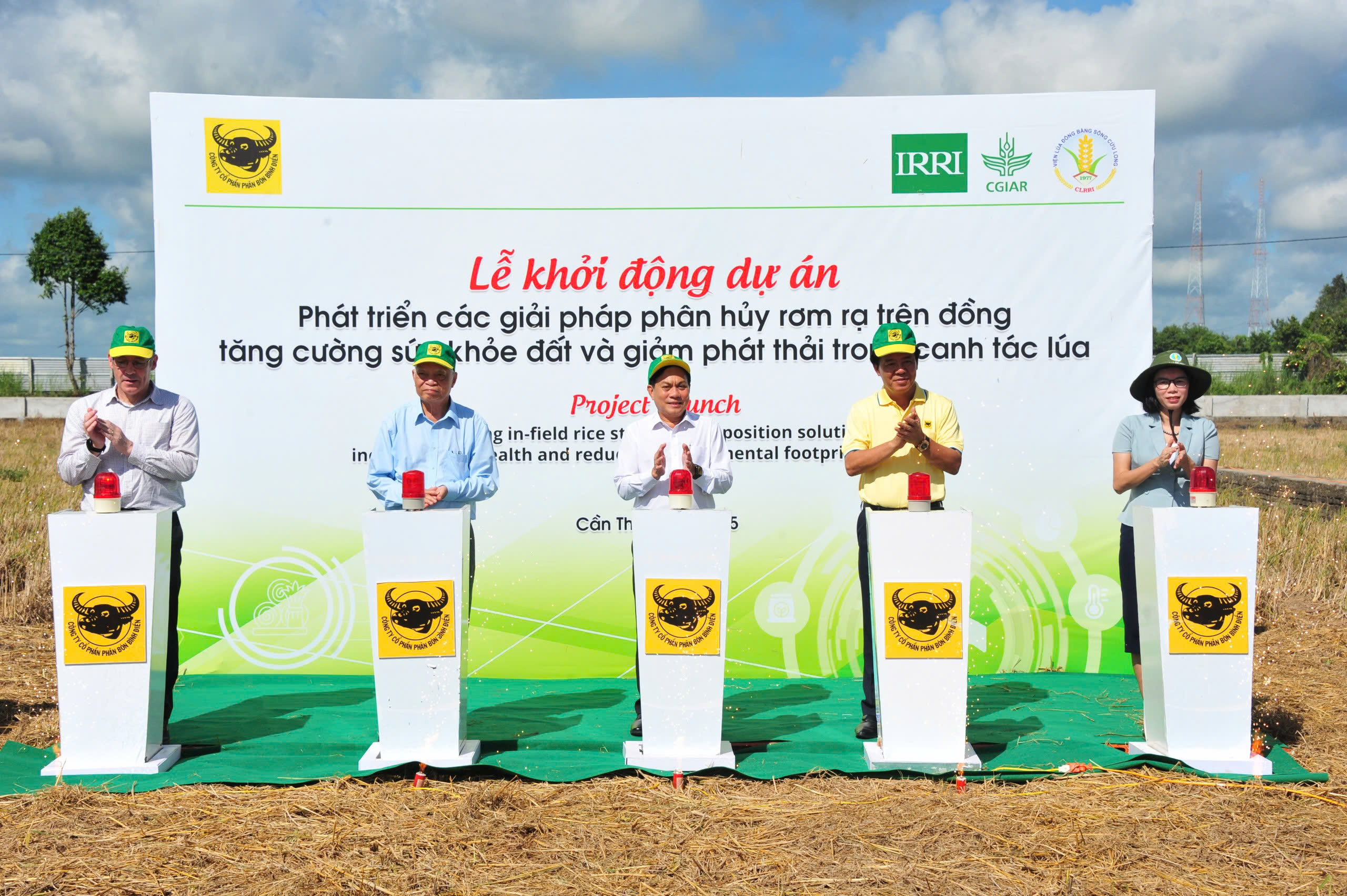 Hơn 10.000 tấn gạo đầu tiên của Việt Nam gắn logo "Gạo Việt xanh phát thải thấp"- Ảnh 2.