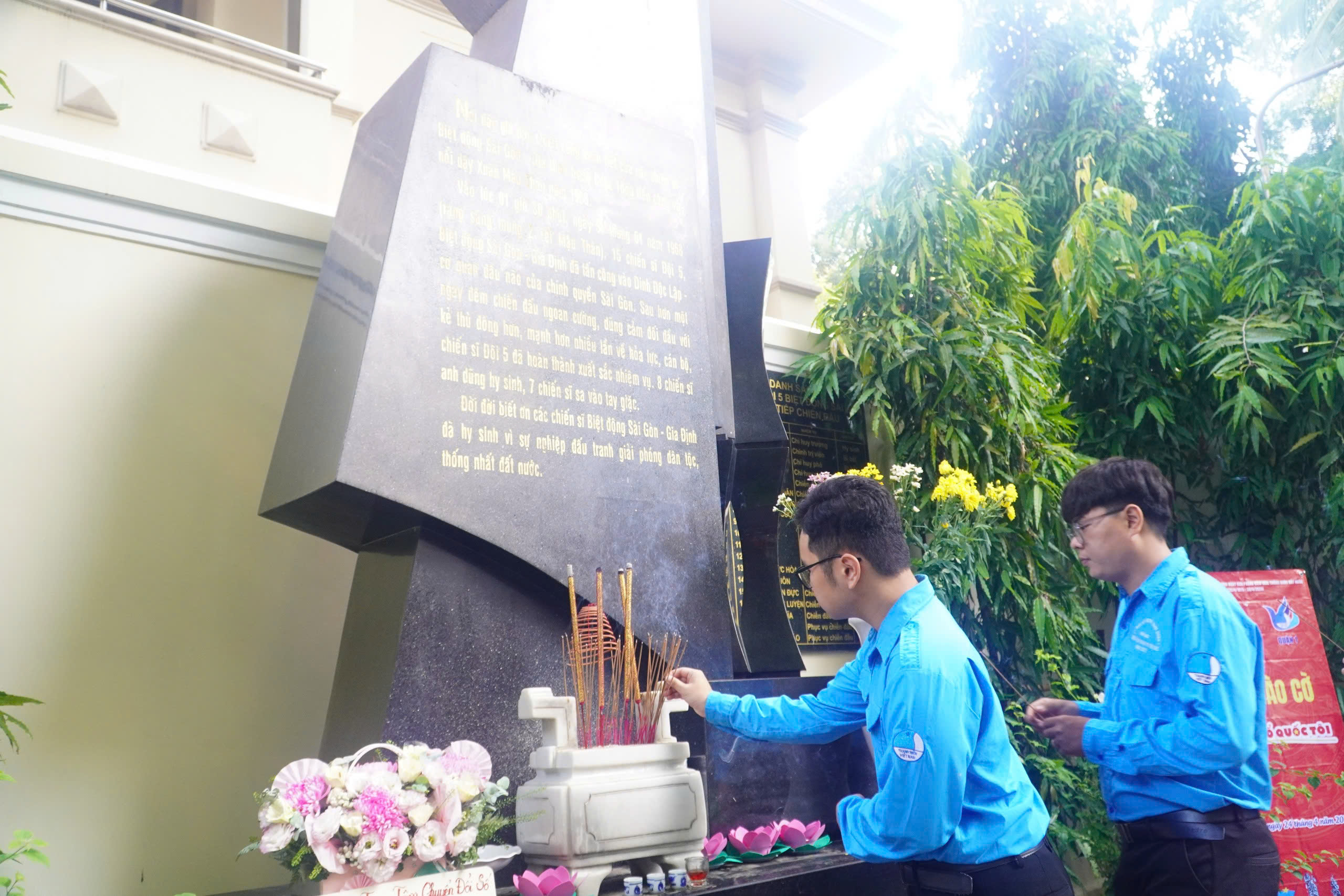 Viết tiếp c&acirc;u chuyện h&ograve;a b&igrave;nh: Giao lưu giữa nh&acirc;n chứng lịch sử v&agrave; thế hệ trẻ - Ảnh 1.
