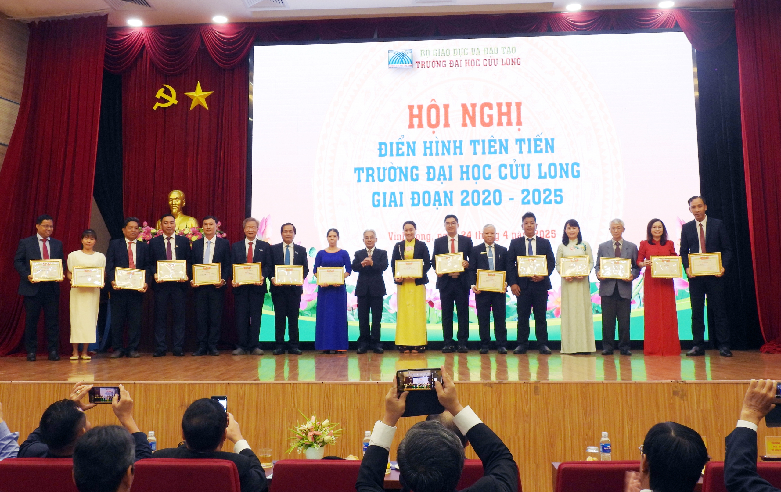 Trường ĐH Cửu Long tổ chức hội nghị điển h&igrave;nh ti&ecirc;n tiến- Ảnh 6.