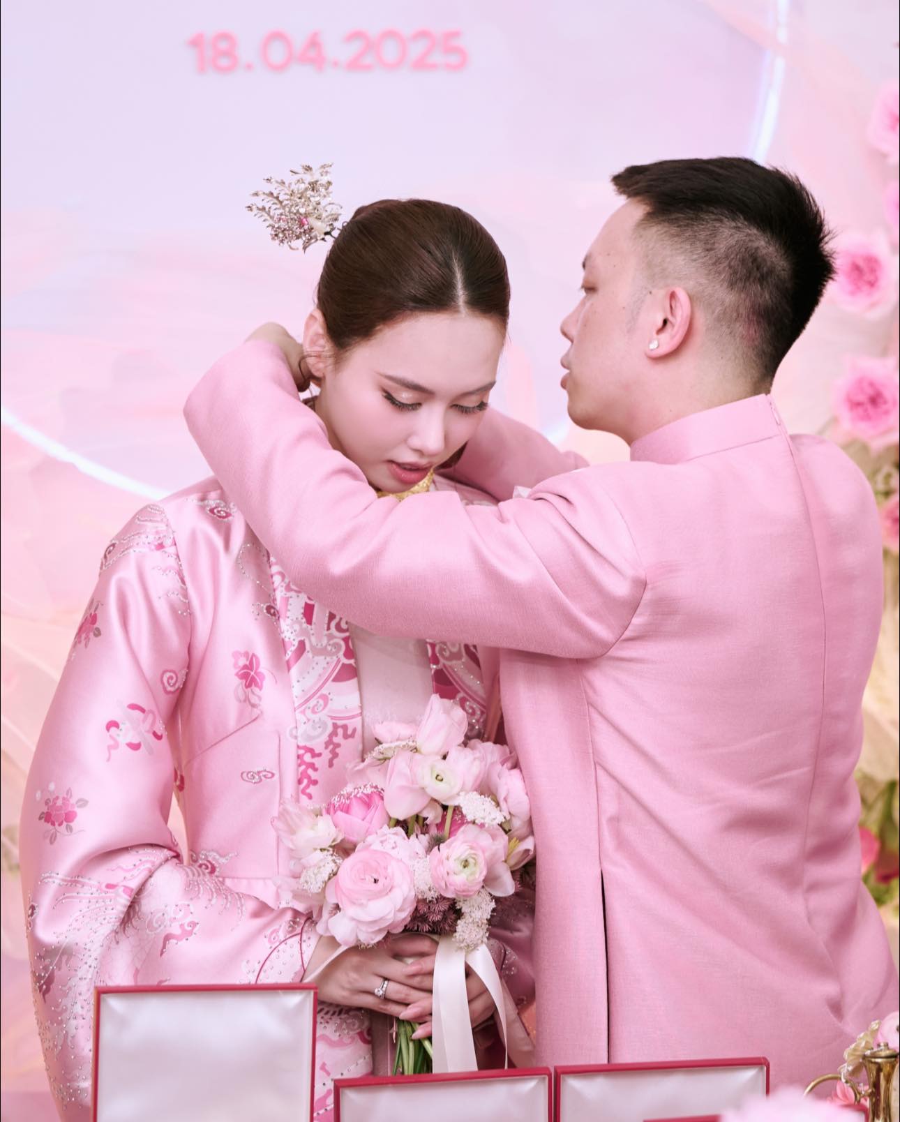 &Aacute; hậu T&acirc;m Như đẹp dịu d&agrave;ng trong lễ đ&iacute;nh h&ocirc;n - Ảnh 4.