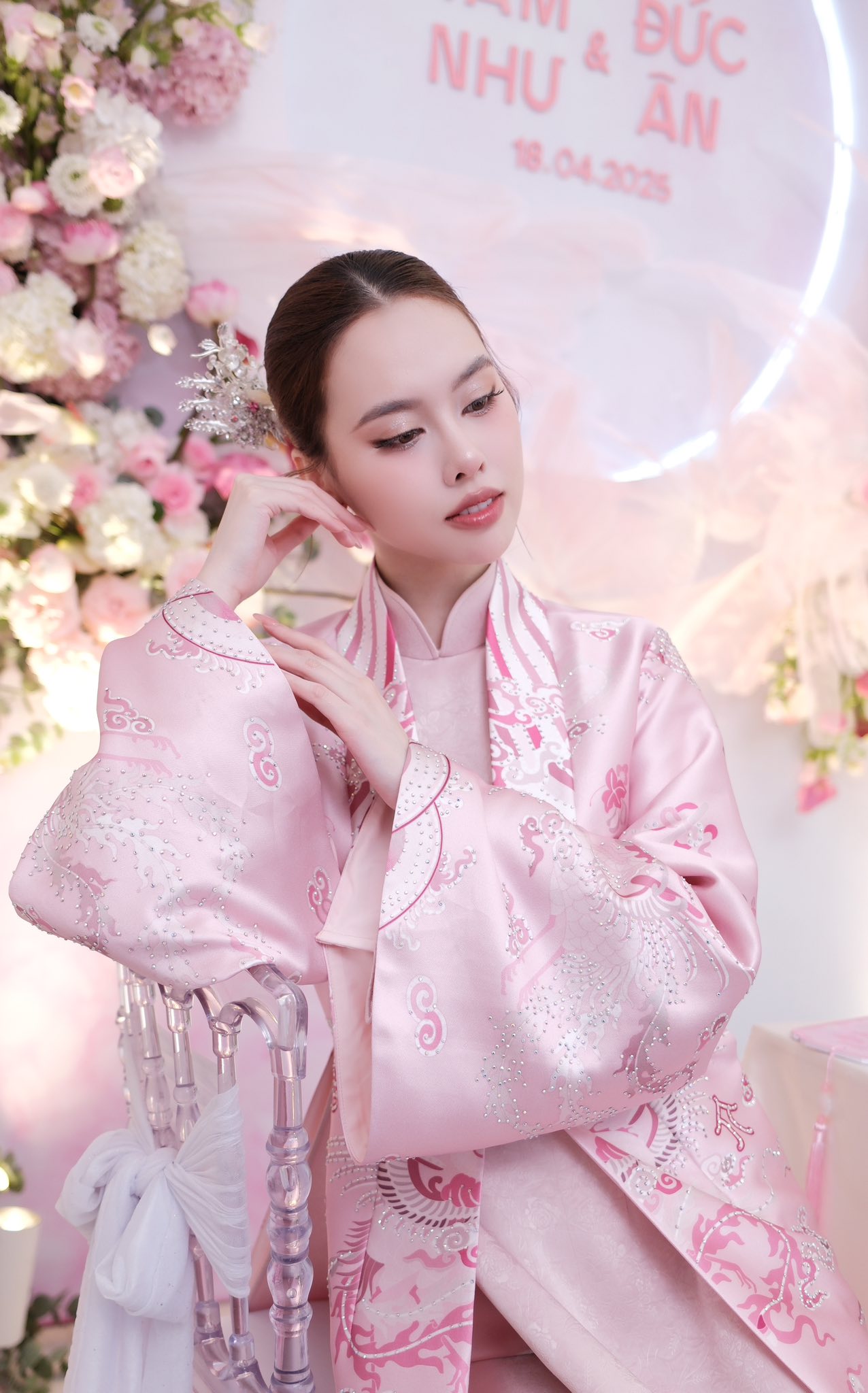 &Aacute; hậu T&acirc;m Như đẹp dịu d&agrave;ng trong lễ đ&iacute;nh h&ocirc;n - Ảnh 1.